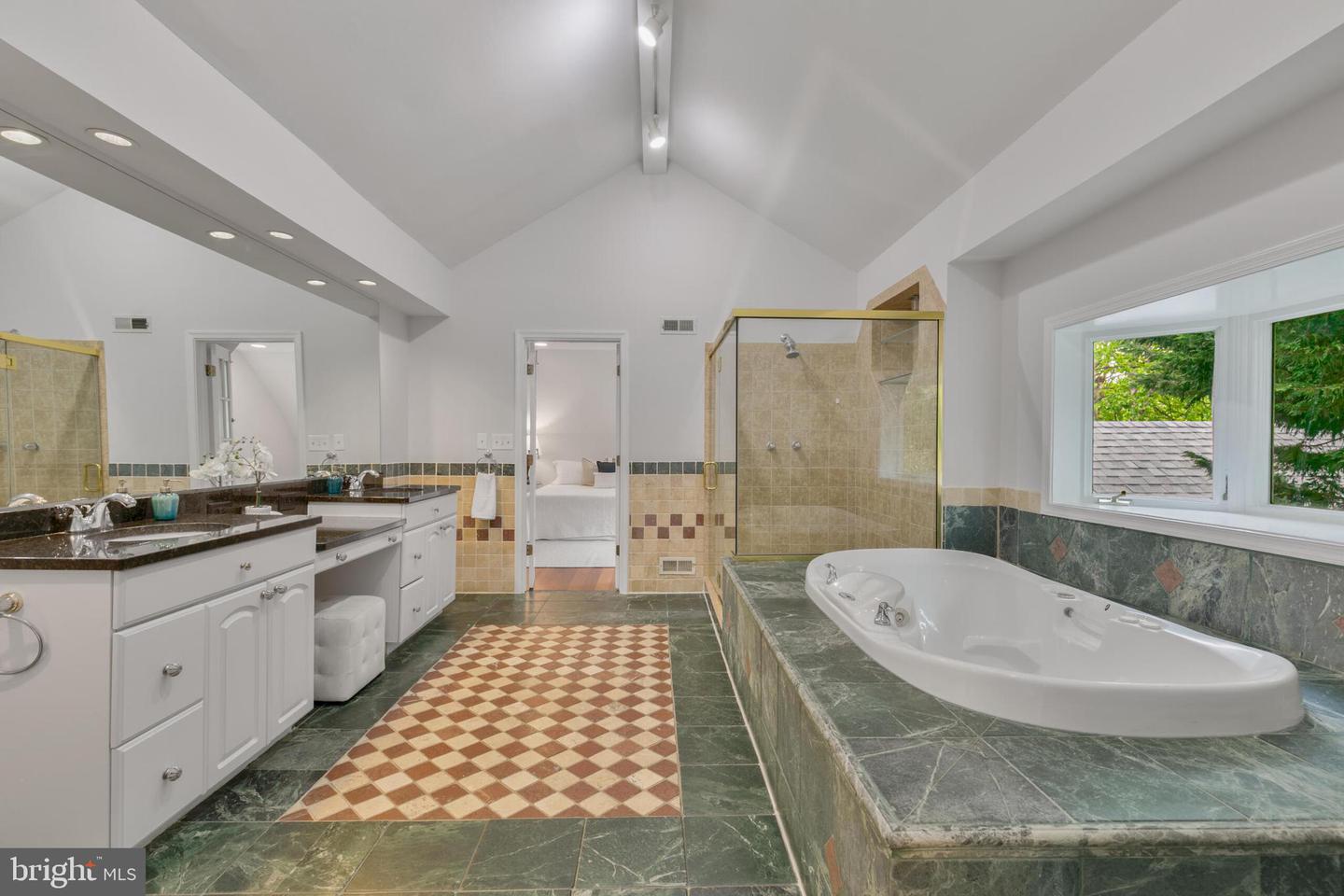 5001 14TH ST N, ARLINGTON, Virginia 22205, 5 Bedrooms Bedrooms, ,4 BathroomsBathrooms,Residential,For sale,5001 14TH ST N,VAAR2056846 MLS # VAAR2056846