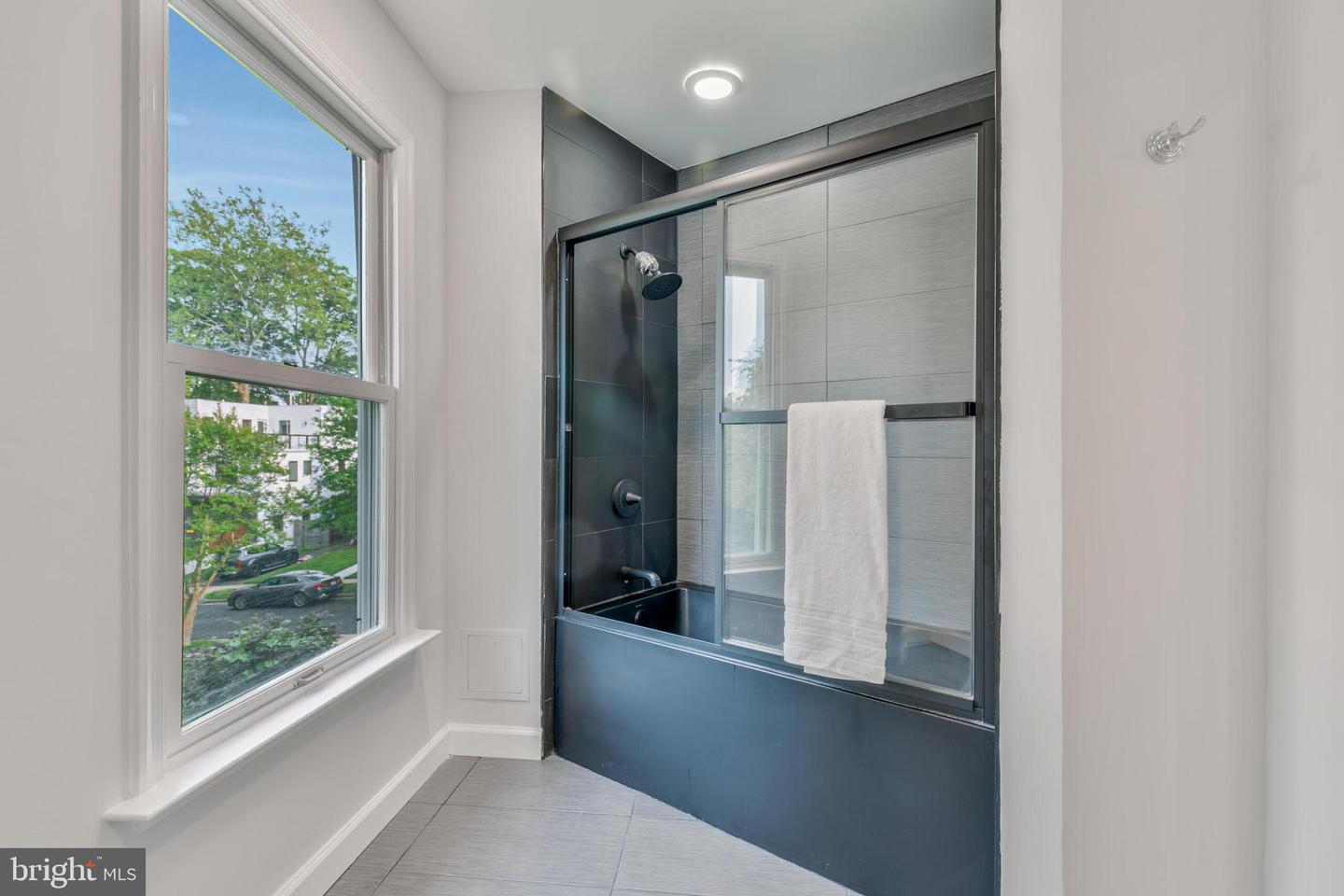 5001 14TH ST N, ARLINGTON, Virginia 22205, 5 Bedrooms Bedrooms, ,4 BathroomsBathrooms,Residential,For sale,5001 14TH ST N,VAAR2056846 MLS # VAAR2056846