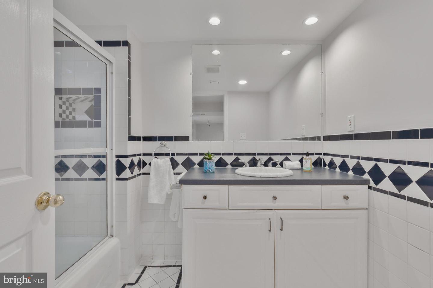 5001 14TH ST N, ARLINGTON, Virginia 22205, 5 Bedrooms Bedrooms, ,4 BathroomsBathrooms,Residential,For sale,5001 14TH ST N,VAAR2056846 MLS # VAAR2056846
