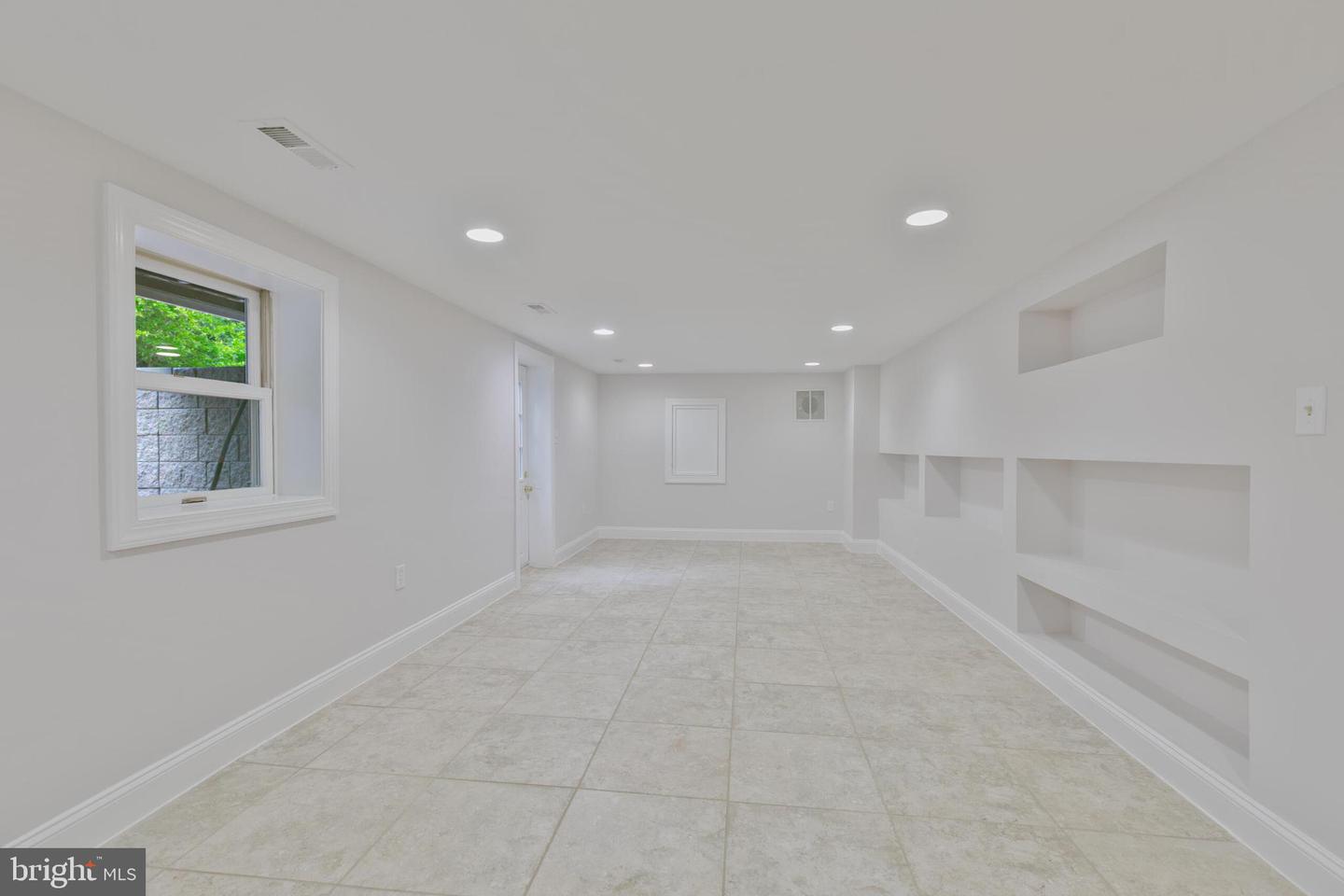 5001 14TH ST N, ARLINGTON, Virginia 22205, 5 Bedrooms Bedrooms, ,4 BathroomsBathrooms,Residential,For sale,5001 14TH ST N,VAAR2056846 MLS # VAAR2056846
