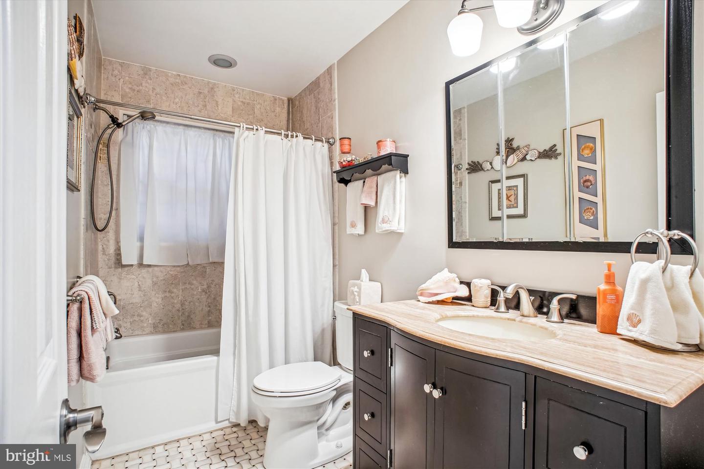 3109 VALLEY LN, FALLS CHURCH, Virginia 22044, 4 Bedrooms Bedrooms, ,3 BathroomsBathrooms,Residential,For sale,3109 VALLEY LN,VAFX2237568 MLS # VAFX2237568