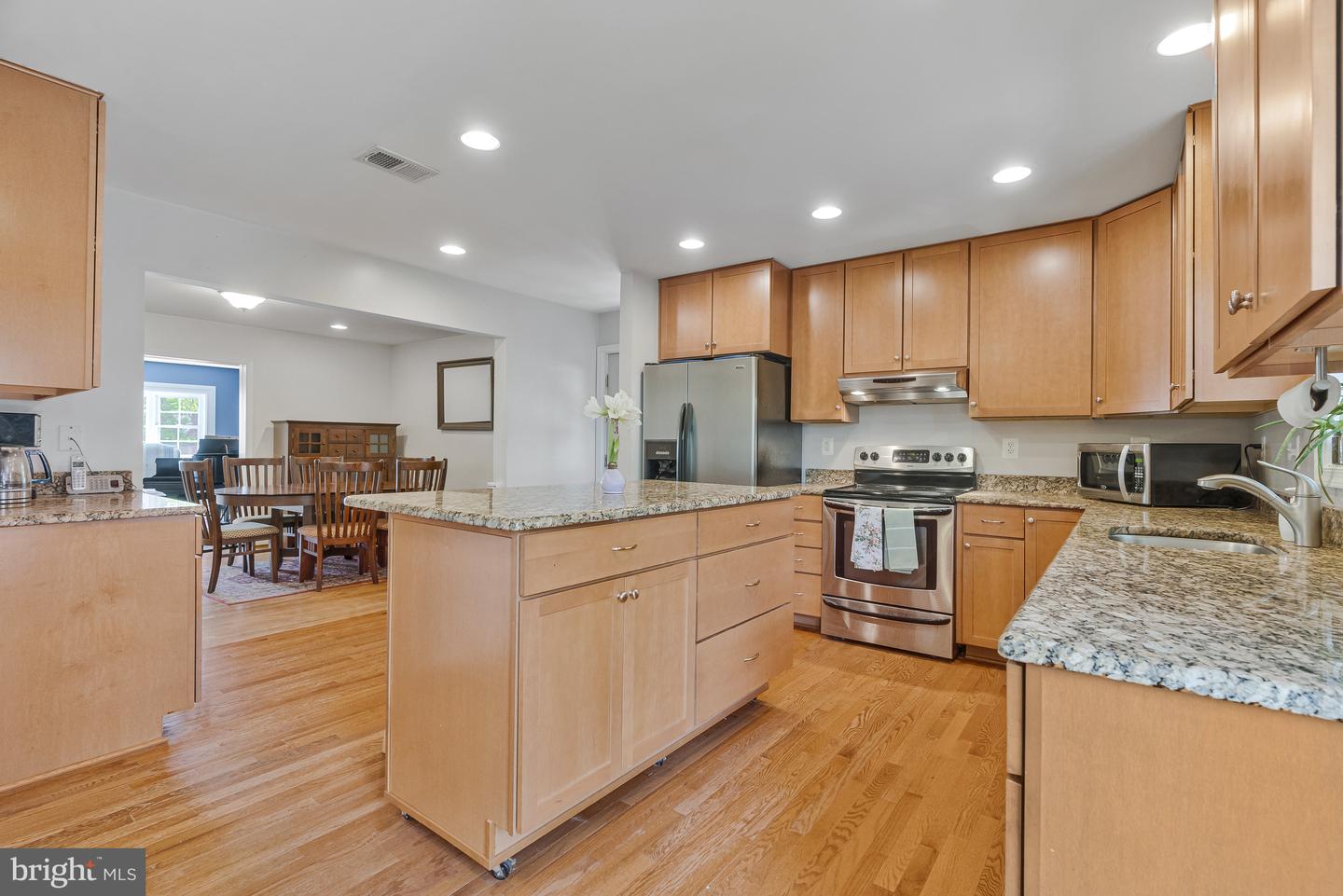 314 CHARLES ST SE, VIENNA, Virginia 22180, 5 Bedrooms Bedrooms, ,5 BathroomsBathrooms,Residential,For sale,314 CHARLES ST SE,VAFX2237866 MLS # VAFX2237866