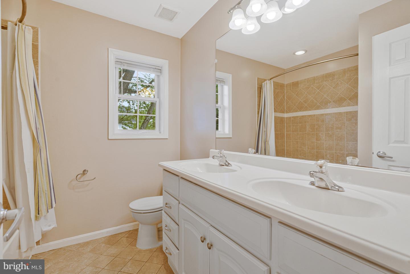 314 CHARLES ST SE, VIENNA, Virginia 22180, 5 Bedrooms Bedrooms, ,5 BathroomsBathrooms,Residential,For sale,314 CHARLES ST SE,VAFX2237866 MLS # VAFX2237866