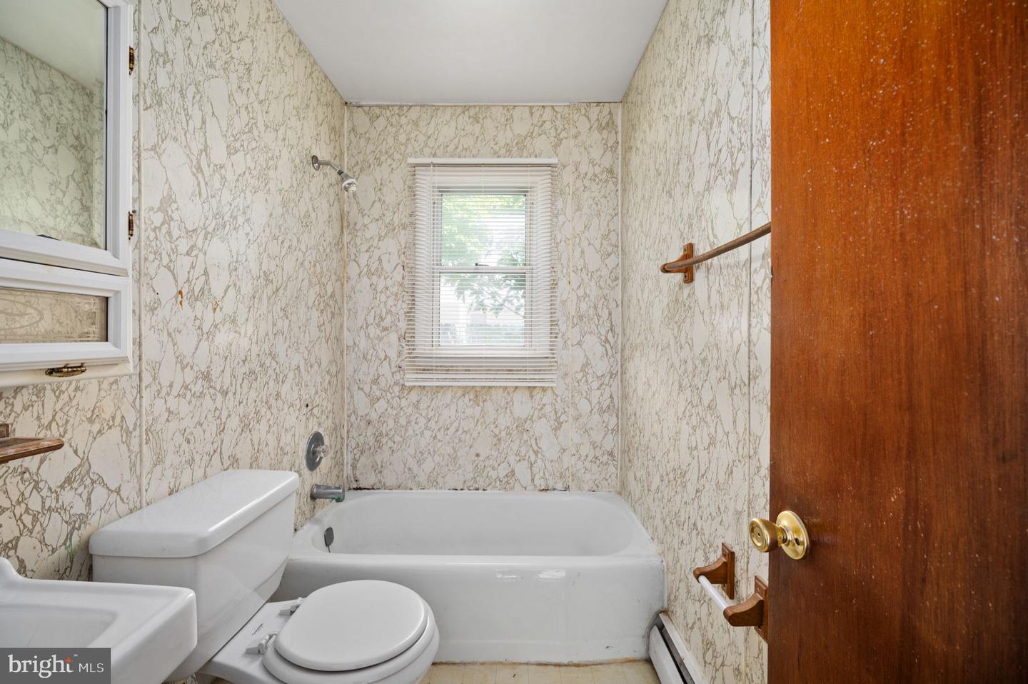 14458 MERIDIAN DR, WOODBRIDGE, Virginia 22191, 3 Bedrooms Bedrooms, ,2 BathroomsBathrooms,Residential,For sale,14458 MERIDIAN DR,VAPW2093782 MLS # VAPW2093782