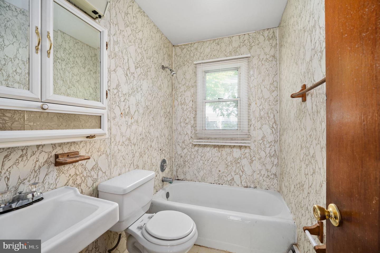 14458 MERIDIAN DR, WOODBRIDGE, Virginia 22191, 3 Bedrooms Bedrooms, ,2 BathroomsBathrooms,Residential,For sale,14458 MERIDIAN DR,VAPW2093782 MLS # VAPW2093782