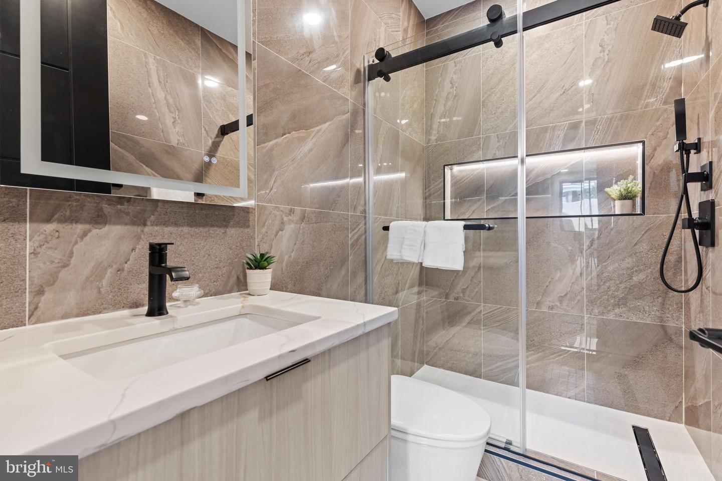 512 TAYLOR ST NW #1, WASHINGTON, District Of Columbia 20011, 2 Bedrooms Bedrooms, ,2 BathroomsBathrooms,Residential,For sale,512 TAYLOR ST NW #1,DCDC2198456 MLS # DCDC2198456
