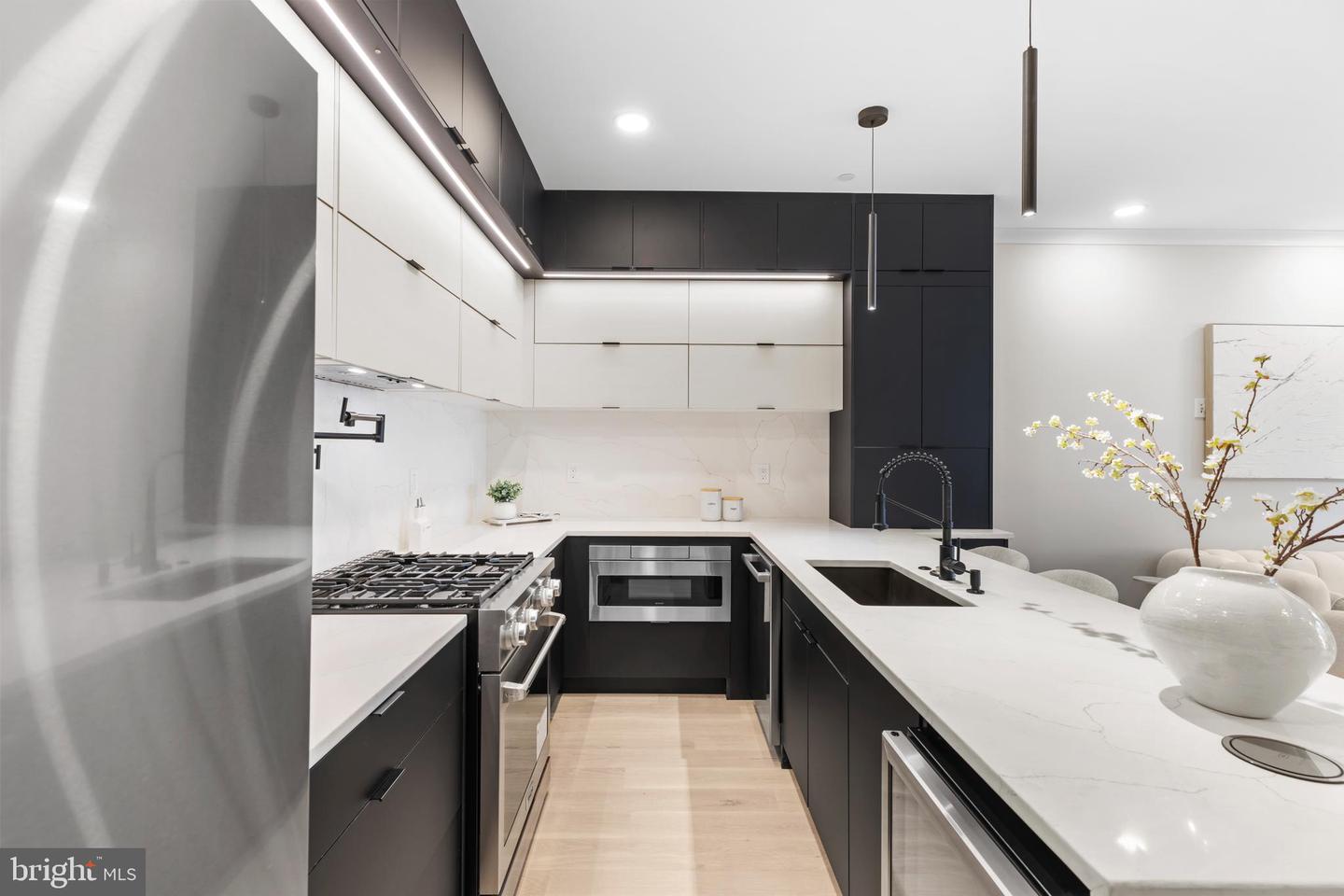 512 TAYLOR ST NW #1, WASHINGTON, District Of Columbia 20011, 2 Bedrooms Bedrooms, ,2 BathroomsBathrooms,Residential,For sale,512 TAYLOR ST NW #1,DCDC2198456 MLS # DCDC2198456