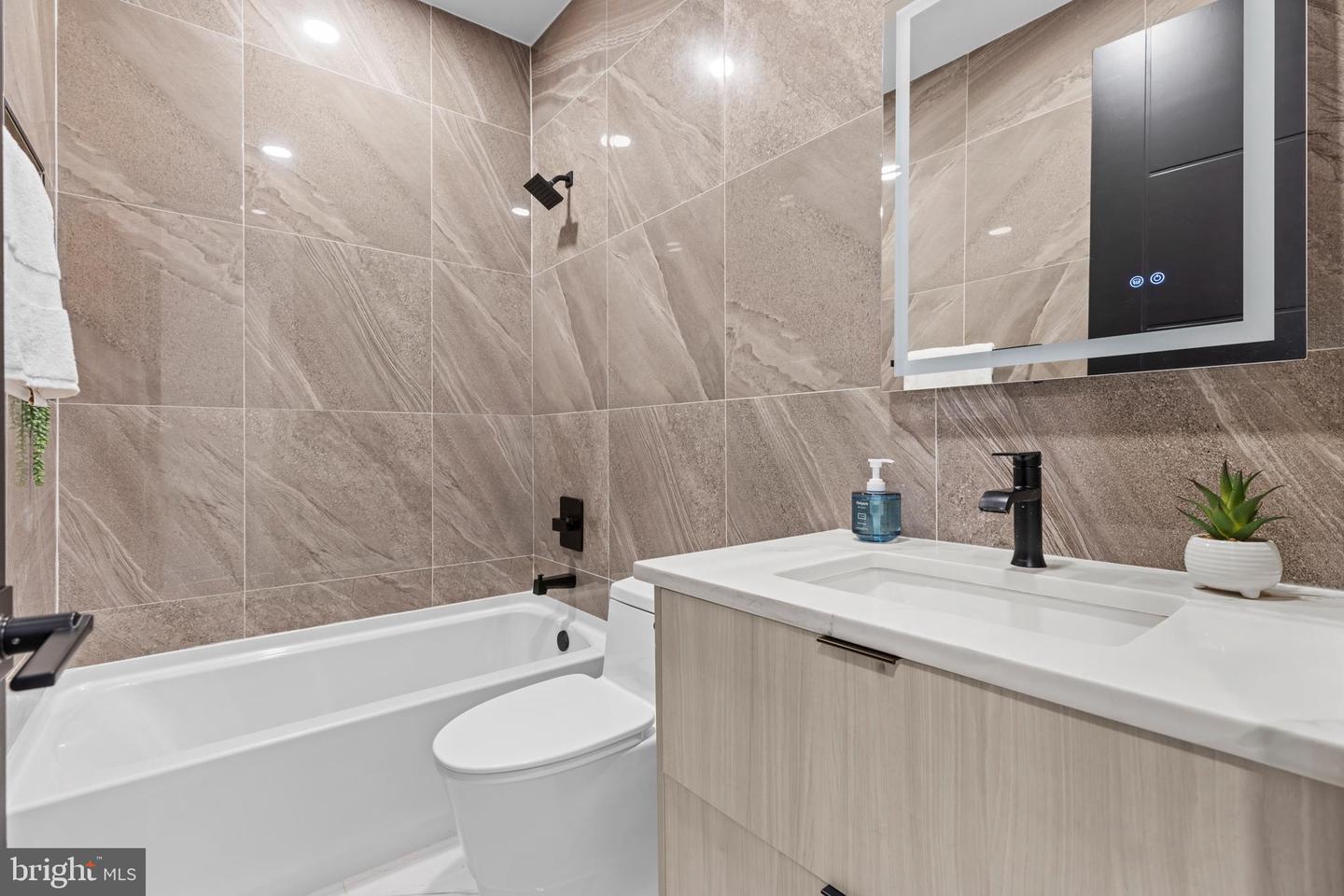 512 TAYLOR ST NW #1, WASHINGTON, District Of Columbia 20011, 2 Bedrooms Bedrooms, ,2 BathroomsBathrooms,Residential,For sale,512 TAYLOR ST NW #1,DCDC2198456 MLS # DCDC2198456