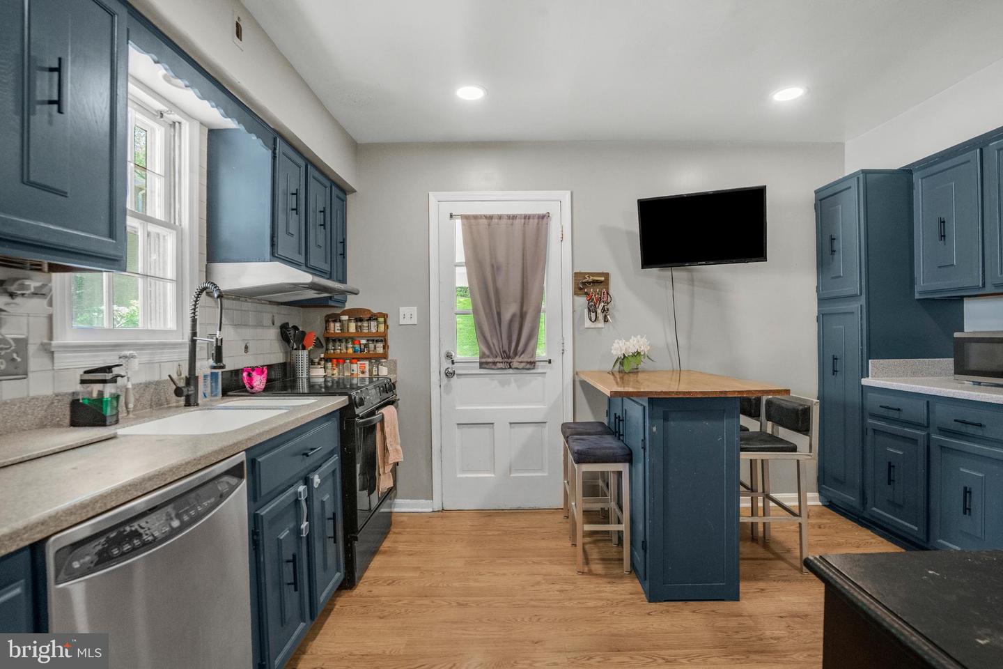 2919 ROSEMARY LN, FALLS CHURCH, Virginia 22042, 3 Bedrooms Bedrooms, ,2 BathroomsBathrooms,Residential,For sale,2919 ROSEMARY LN,VAFX2238204 MLS # VAFX2238204