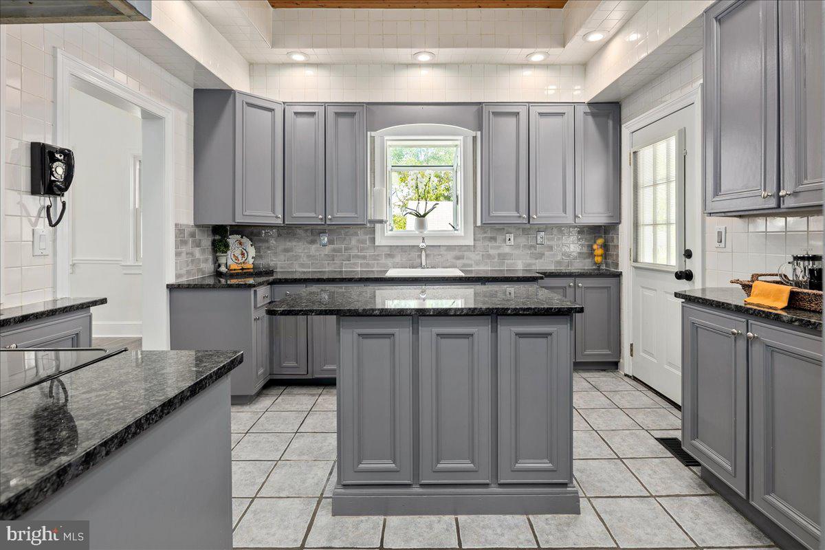9419 OX RD, LORTON, Virginia 22079, 5 Bedrooms Bedrooms, ,3 BathroomsBathrooms,Residential,For sale,9419 OX RD,VAFX2238126 MLS # VAFX2238126