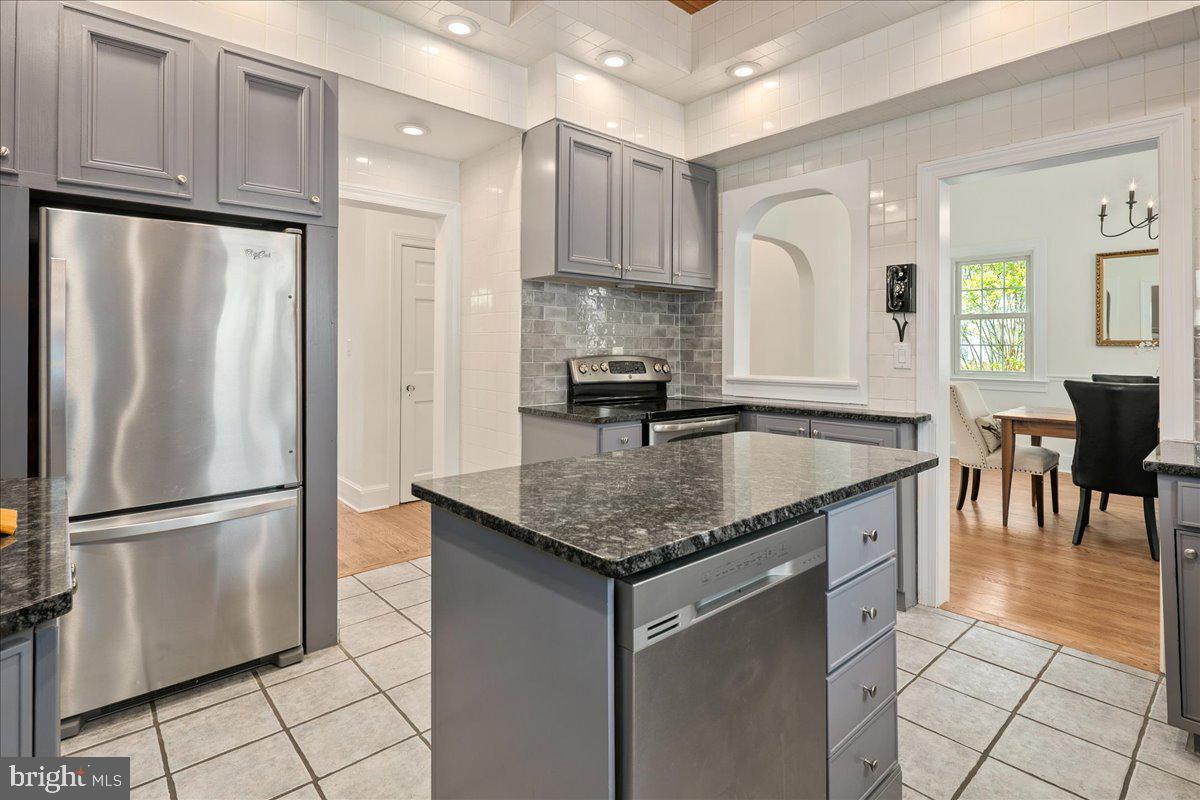 9419 OX RD, LORTON, Virginia 22079, 5 Bedrooms Bedrooms, ,3 BathroomsBathrooms,Residential,For sale,9419 OX RD,VAFX2238126 MLS # VAFX2238126