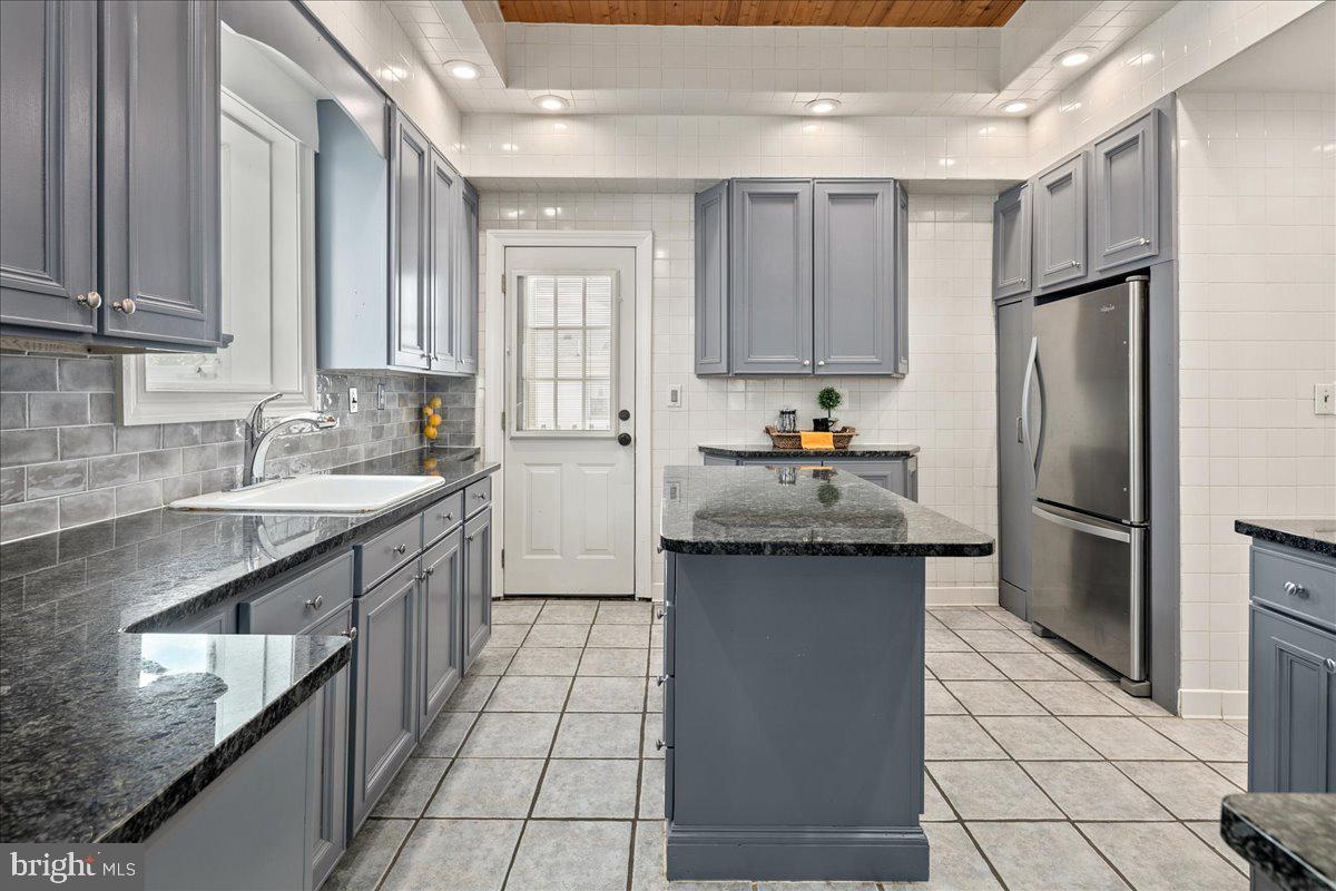 9419 OX RD, LORTON, Virginia 22079, 5 Bedrooms Bedrooms, ,3 BathroomsBathrooms,Residential,For sale,9419 OX RD,VAFX2238126 MLS # VAFX2238126
