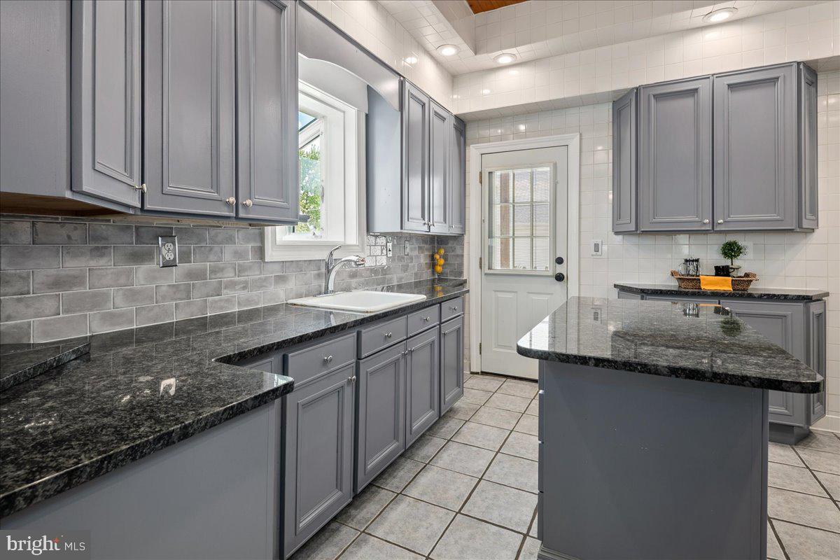 9419 OX RD, LORTON, Virginia 22079, 5 Bedrooms Bedrooms, ,3 BathroomsBathrooms,Residential,For sale,9419 OX RD,VAFX2238126 MLS # VAFX2238126