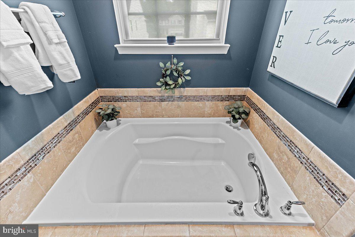 10 WARBLER CT, STAFFORD, Virginia 22554, 6 Bedrooms Bedrooms, ,3 BathroomsBathrooms,Residential,For sale,10 WARBLER CT,VAST2038426 MLS # VAST2038426