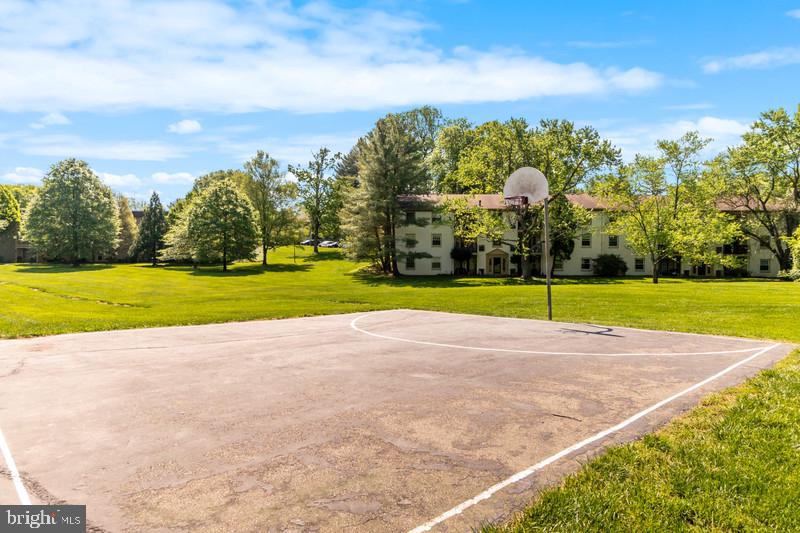 5821 ROYAL RIDGE DR #F, SPRINGFIELD, Virginia 22152, 2 Bedrooms Bedrooms, ,1 BathroomBathrooms,Residential,For sale,5821 ROYAL RIDGE DR #F,VAFX2237942 MLS # VAFX2237942