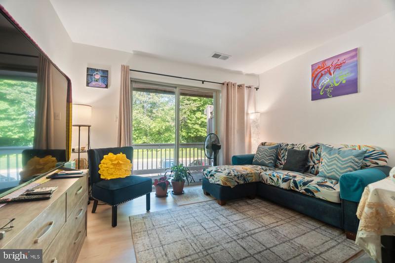 5821 ROYAL RIDGE DR #F, SPRINGFIELD, Virginia 22152, 2 Bedrooms Bedrooms, ,1 BathroomBathrooms,Residential,For sale,5821 ROYAL RIDGE DR #F,VAFX2237942 MLS # VAFX2237942