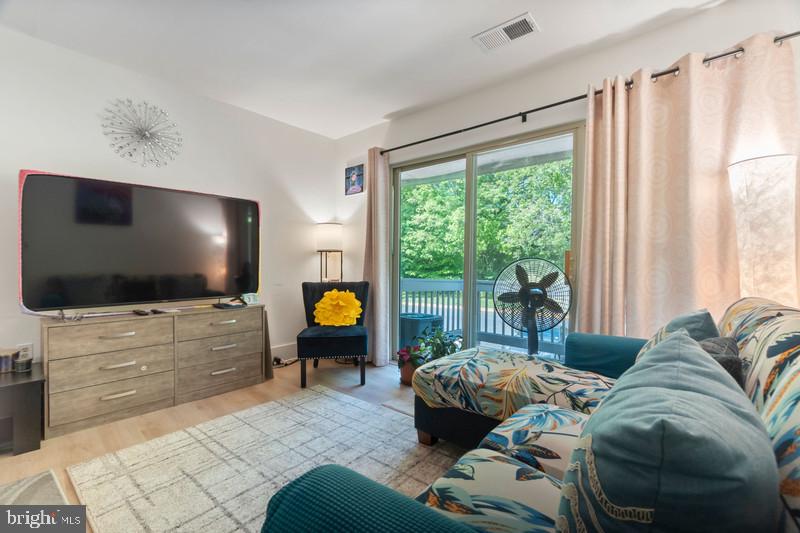 5821 ROYAL RIDGE DR #F, SPRINGFIELD, Virginia 22152, 2 Bedrooms Bedrooms, ,1 BathroomBathrooms,Residential,For sale,5821 ROYAL RIDGE DR #F,VAFX2237942 MLS # VAFX2237942