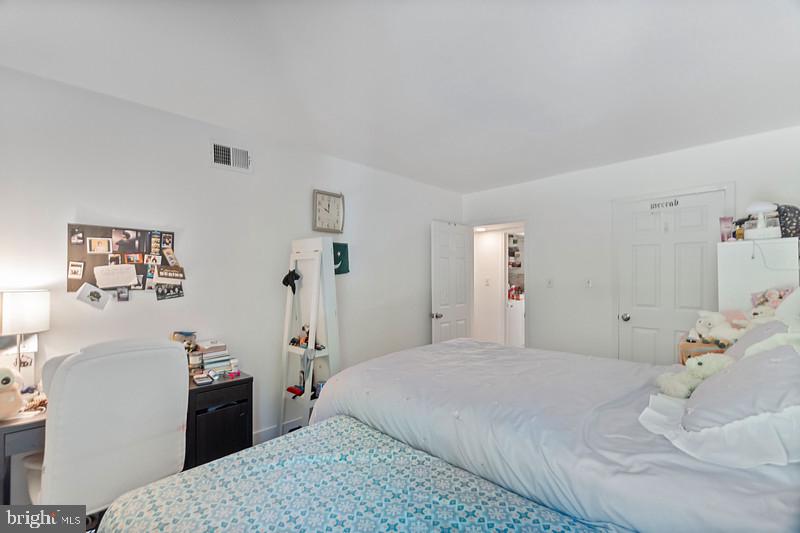 5821 ROYAL RIDGE DR #F, SPRINGFIELD, Virginia 22152, 2 Bedrooms Bedrooms, ,1 BathroomBathrooms,Residential,For sale,5821 ROYAL RIDGE DR #F,VAFX2237942 MLS # VAFX2237942