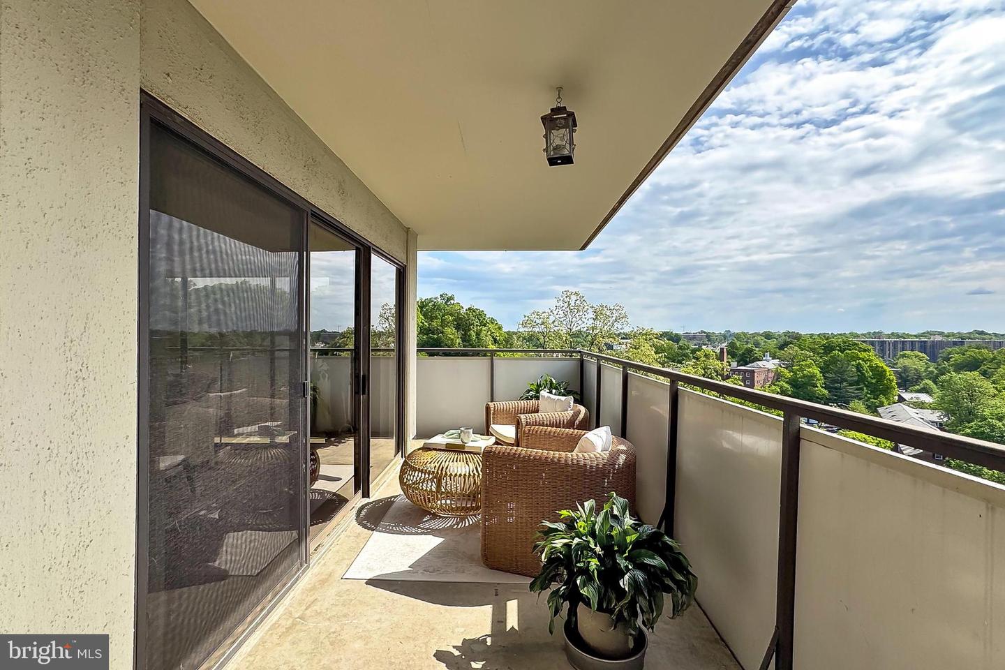 5300 COLUMBIA PIKE #902, ARLINGTON, Virginia 22204, 3 Bedrooms Bedrooms, 6 Rooms Rooms,2 BathroomsBathrooms,Residential,For sale,5300 COLUMBIA PIKE #902,VAAR2056982 MLS # VAAR2056982