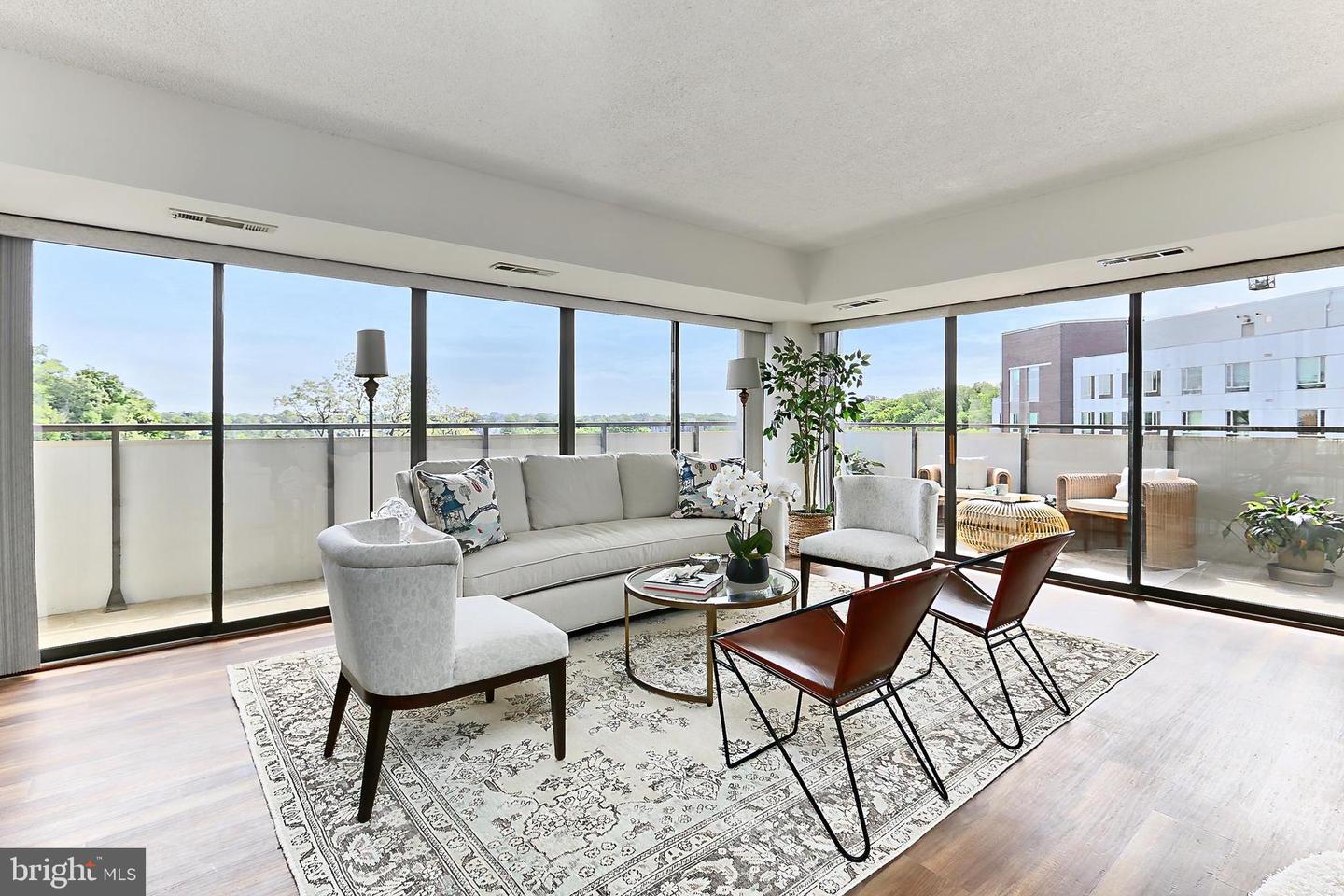 5300 COLUMBIA PIKE #902, ARLINGTON, Virginia 22204, 3 Bedrooms Bedrooms, 6 Rooms Rooms,2 BathroomsBathrooms,Residential,For sale,5300 COLUMBIA PIKE #902,VAAR2056982 MLS # VAAR2056982