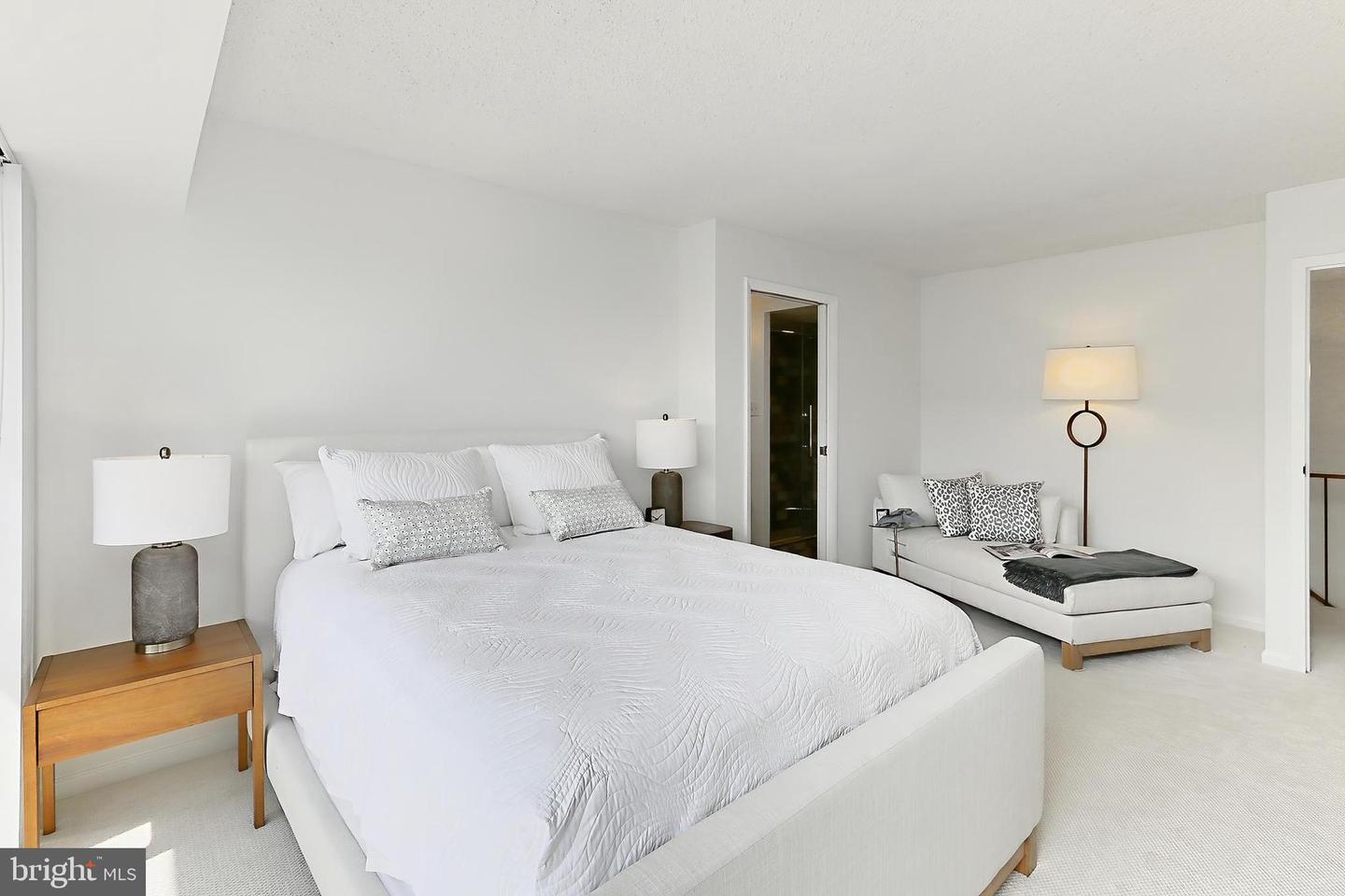 5300 COLUMBIA PIKE #902, ARLINGTON, Virginia 22204, 3 Bedrooms Bedrooms, 6 Rooms Rooms,2 BathroomsBathrooms,Residential,For sale,5300 COLUMBIA PIKE #902,VAAR2056982 MLS # VAAR2056982