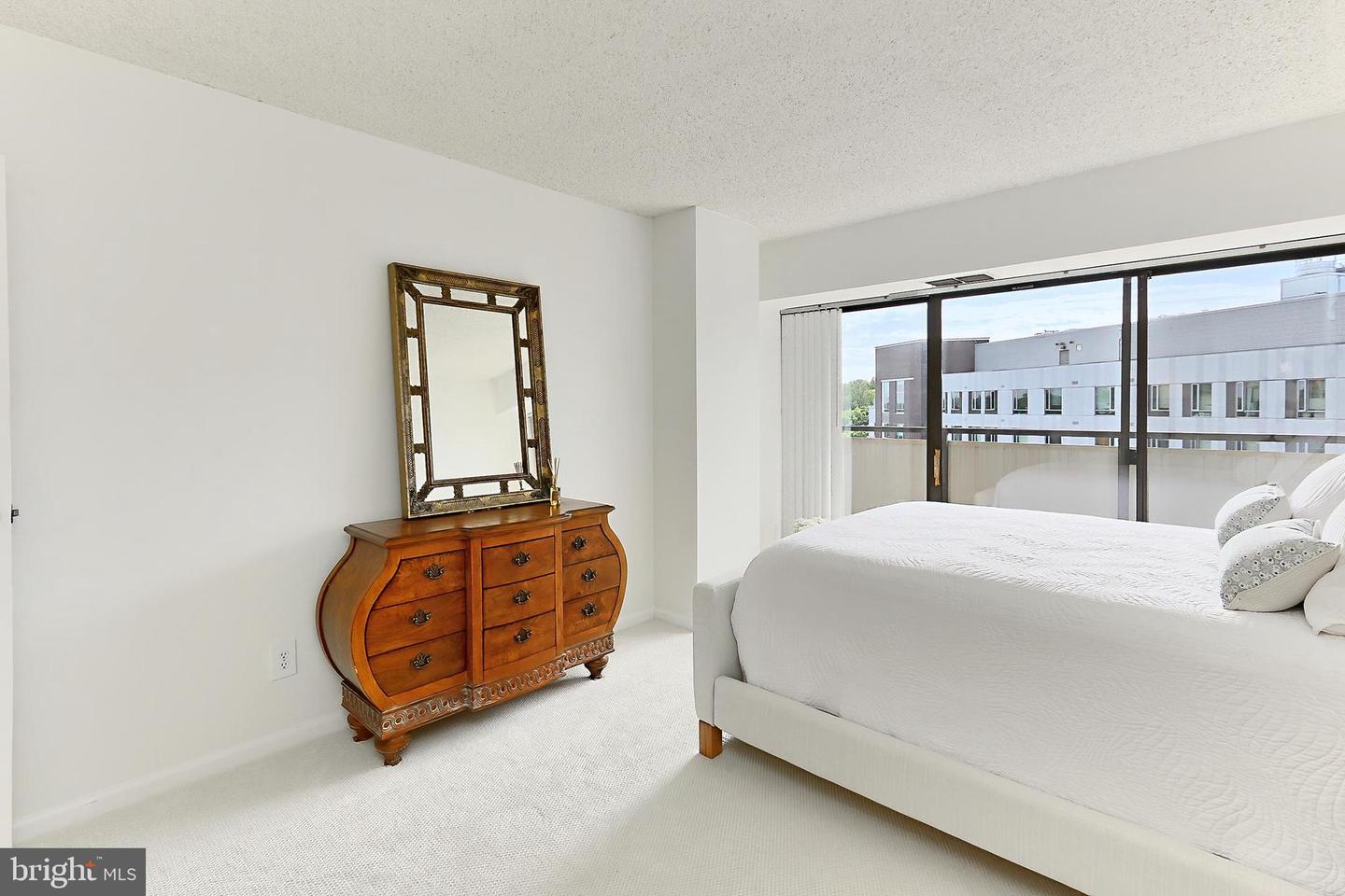5300 COLUMBIA PIKE #902, ARLINGTON, Virginia 22204, 3 Bedrooms Bedrooms, 6 Rooms Rooms,2 BathroomsBathrooms,Residential,For sale,5300 COLUMBIA PIKE #902,VAAR2056982 MLS # VAAR2056982