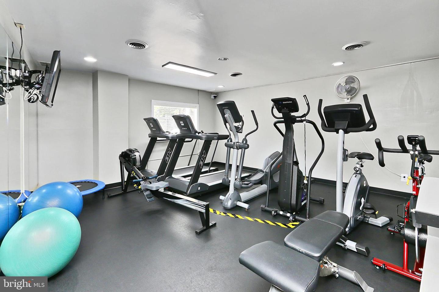 5300 COLUMBIA PIKE #902, ARLINGTON, Virginia 22204, 3 Bedrooms Bedrooms, 6 Rooms Rooms,2 BathroomsBathrooms,Residential,For sale,5300 COLUMBIA PIKE #902,VAAR2056982 MLS # VAAR2056982