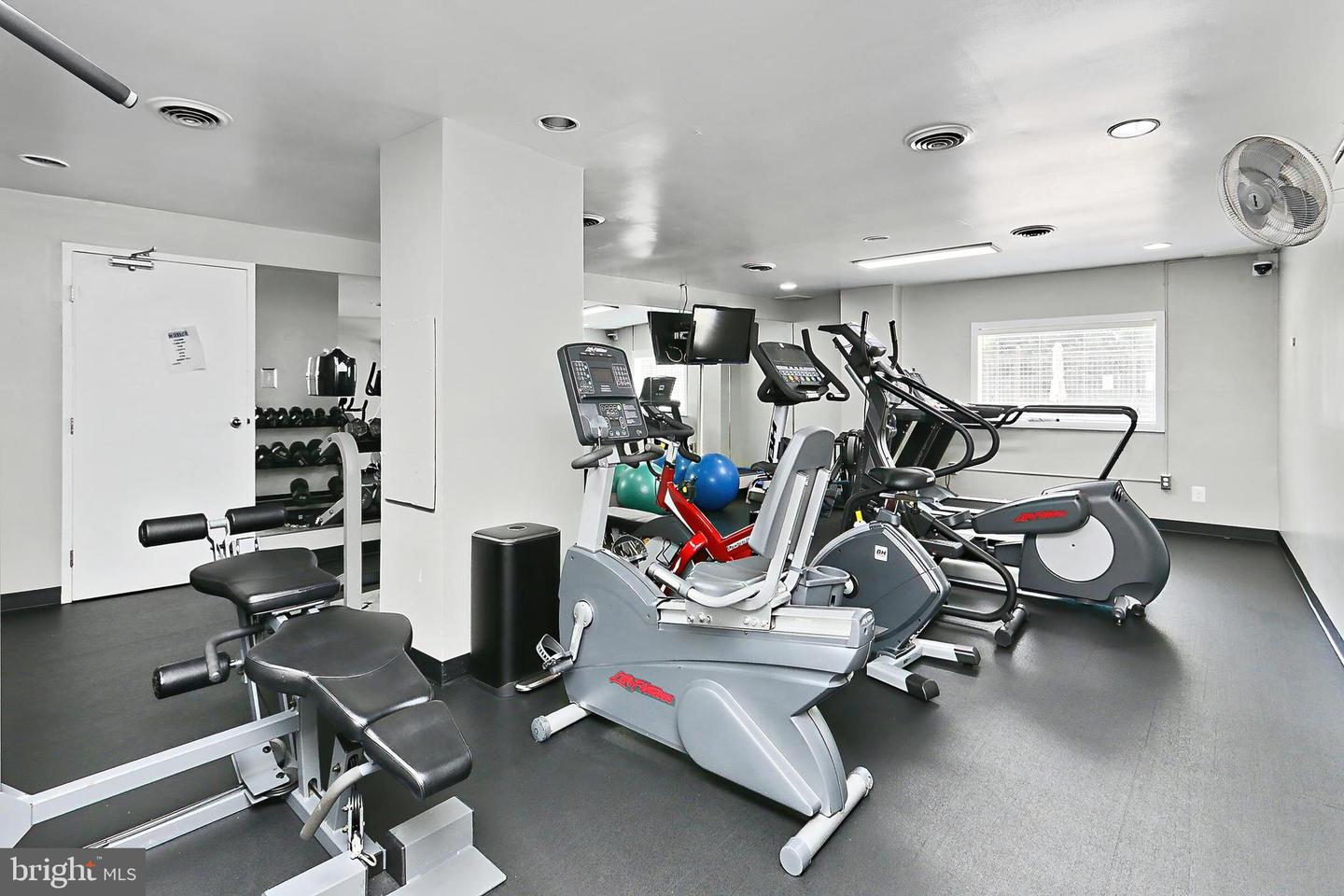 5300 COLUMBIA PIKE #902, ARLINGTON, Virginia 22204, 3 Bedrooms Bedrooms, 6 Rooms Rooms,2 BathroomsBathrooms,Residential,For sale,5300 COLUMBIA PIKE #902,VAAR2056982 MLS # VAAR2056982