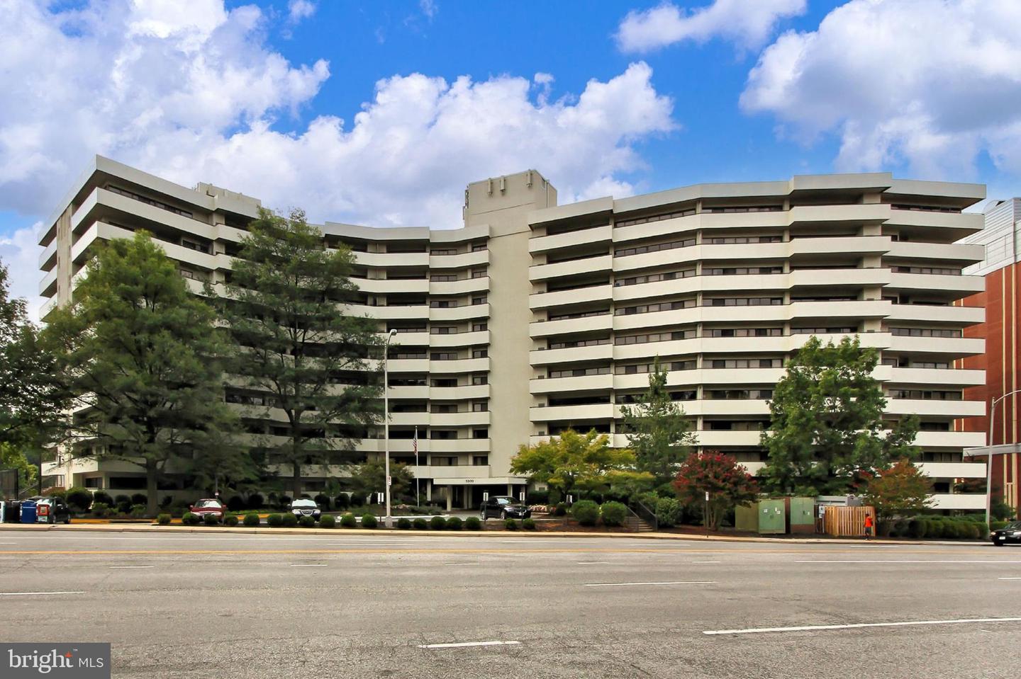 5300 COLUMBIA PIKE #902, ARLINGTON, Virginia 22204, 3 Bedrooms Bedrooms, 6 Rooms Rooms,2 BathroomsBathrooms,Residential,For sale,5300 COLUMBIA PIKE #902,VAAR2056982 MLS # VAAR2056982