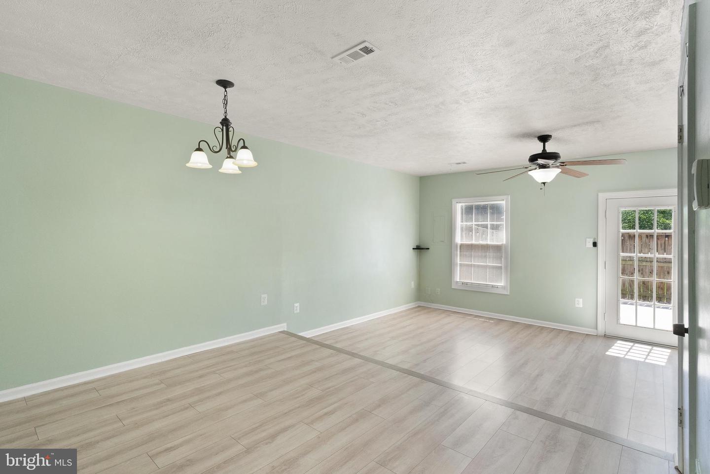 11013 TOWER PL, MANASSAS, Virginia 20109, 3 Bedrooms Bedrooms, ,2 BathroomsBathrooms,Residential,For sale,11013 TOWER PL,VAPW2093648 MLS # VAPW2093648