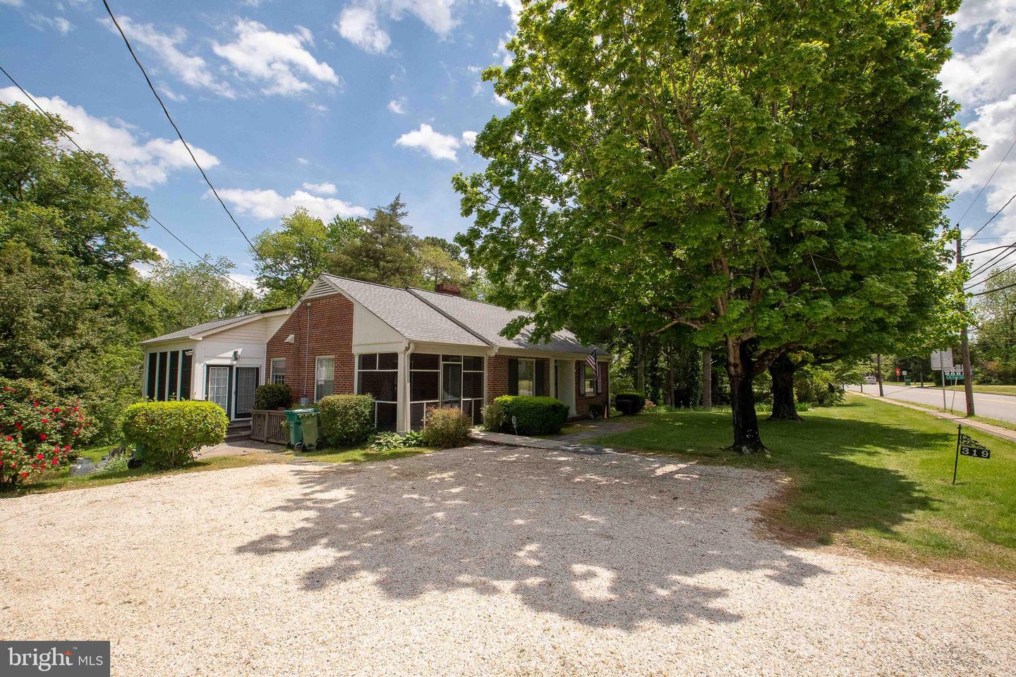 319 N MAIN ST, BOWLING GREEN, Virginia 22427, 3 Bedrooms Bedrooms, ,1 BathroomBathrooms,Residential,For sale,319 N MAIN ST,VACV2008098 MLS # VACV2008098