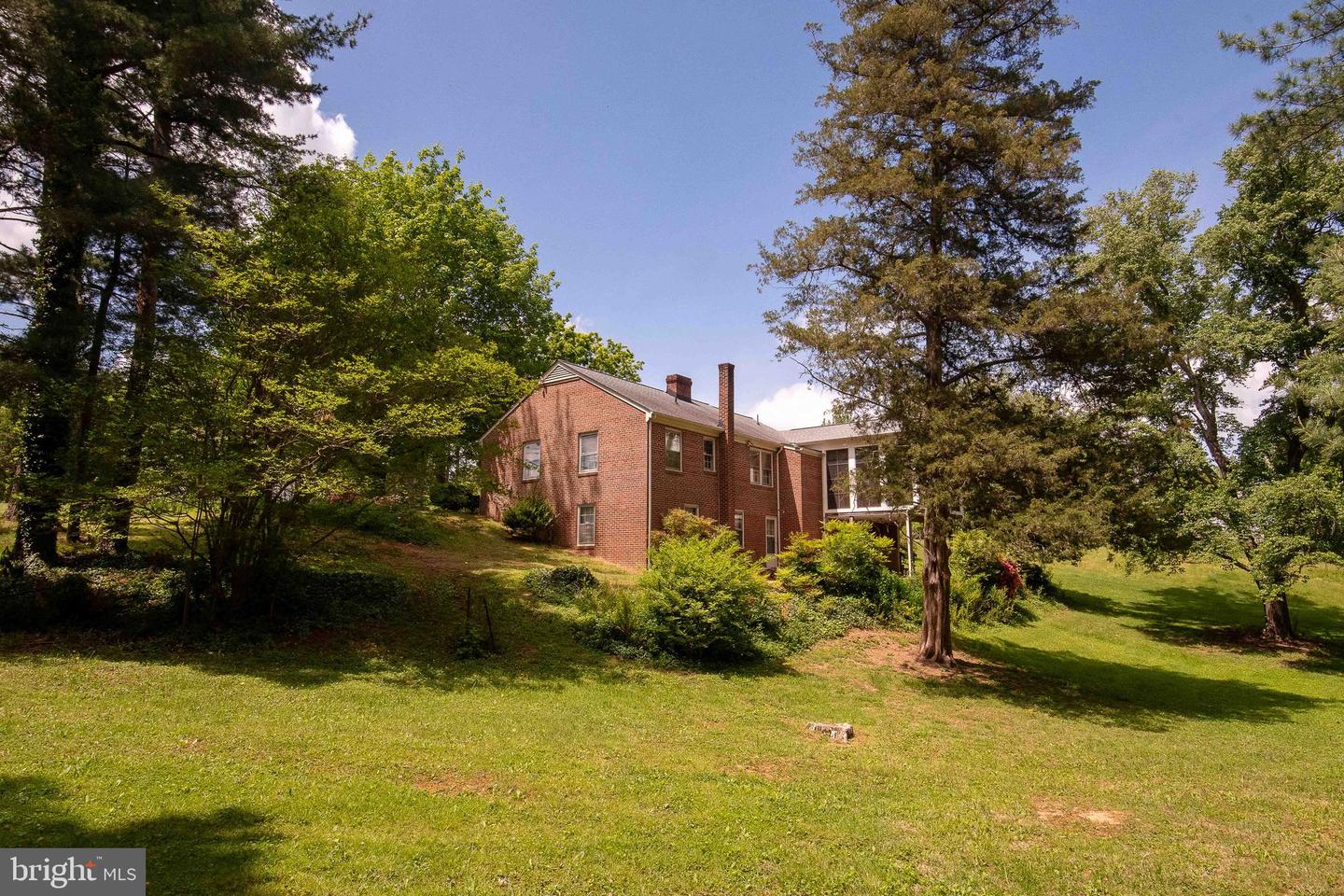 319 N MAIN ST, BOWLING GREEN, Virginia 22427, 3 Bedrooms Bedrooms, ,1 BathroomBathrooms,Residential,For sale,319 N MAIN ST,VACV2008098 MLS # VACV2008098
