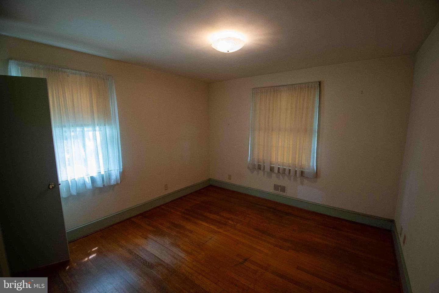 319 N MAIN ST, BOWLING GREEN, Virginia 22427, 3 Bedrooms Bedrooms, ,1 BathroomBathrooms,Residential,For sale,319 N MAIN ST,VACV2008098 MLS # VACV2008098
