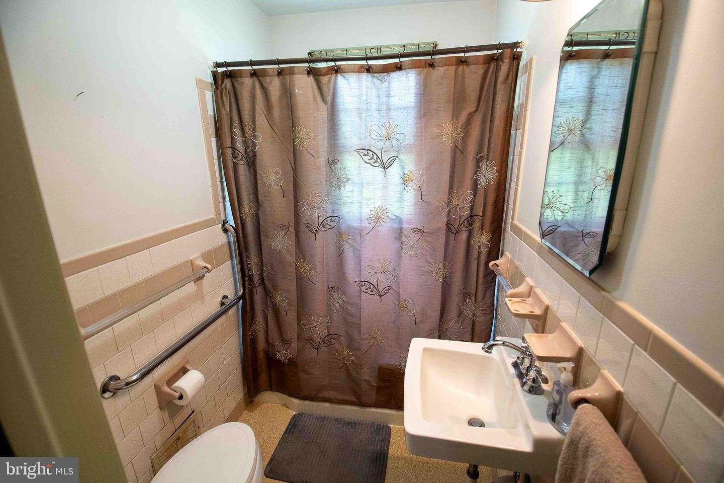 319 N MAIN ST, BOWLING GREEN, Virginia 22427, 3 Bedrooms Bedrooms, ,1 BathroomBathrooms,Residential,For sale,319 N MAIN ST,VACV2008098 MLS # VACV2008098
