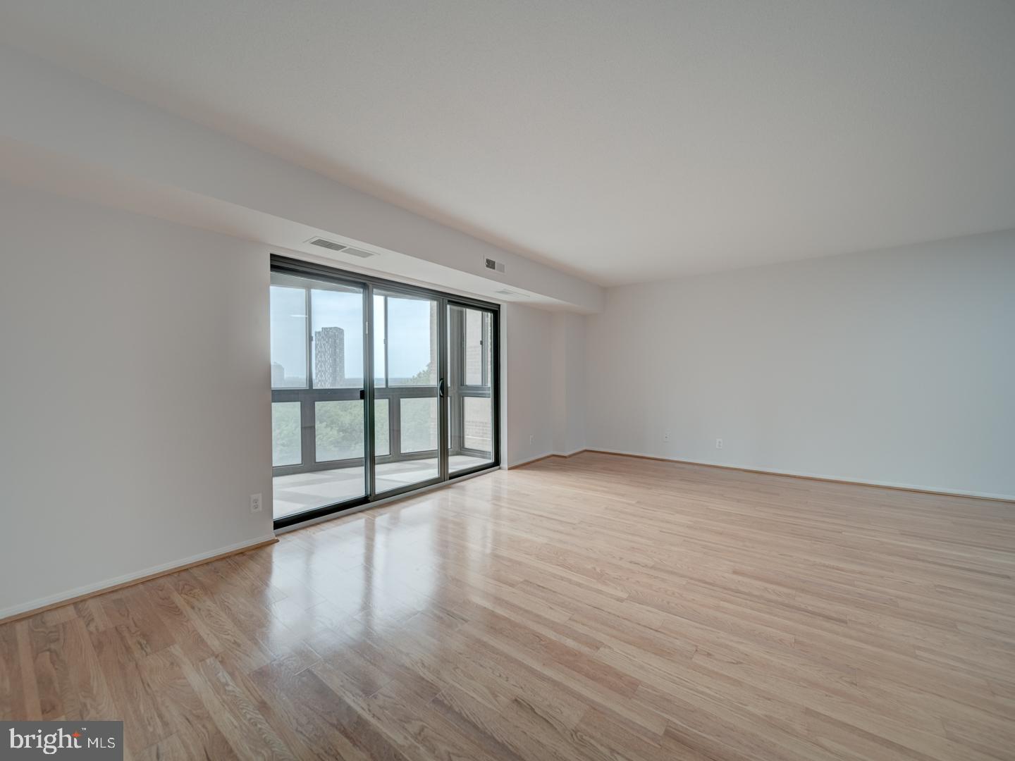 8370 GREENSBORO DR #702, MCLEAN, Virginia 22102, 1 Bedroom Bedrooms, ,1 BathroomBathrooms,Residential,For sale,8370 GREENSBORO DR #702,VAFX2238446 MLS # VAFX2238446
