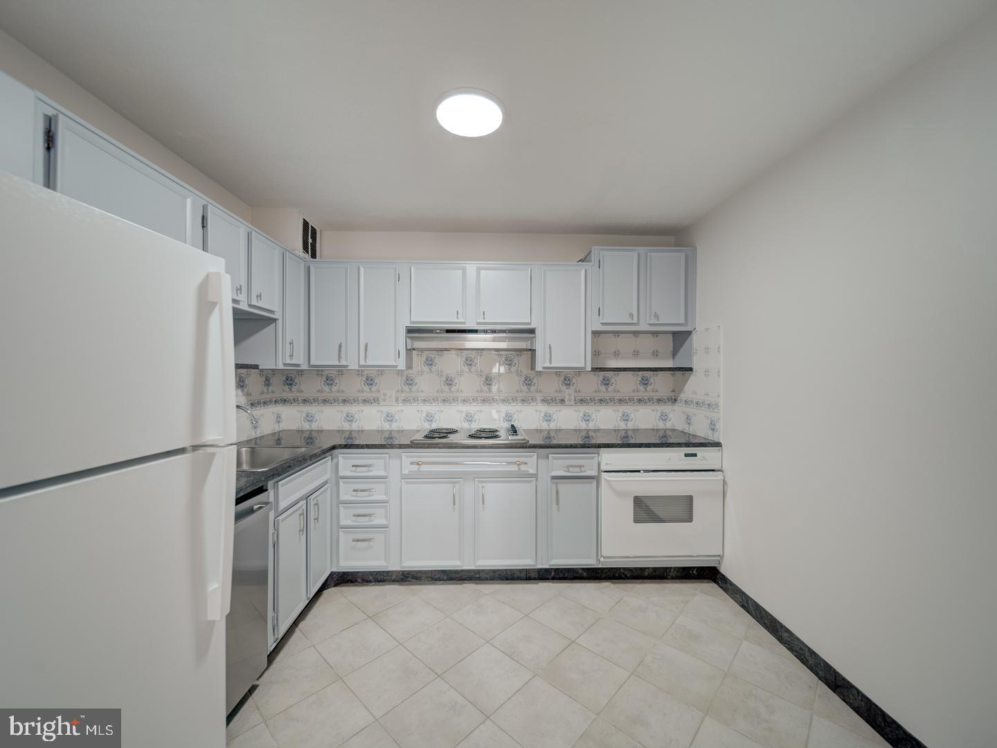 8370 GREENSBORO DR #702, MCLEAN, Virginia 22102, 1 Bedroom Bedrooms, ,1 BathroomBathrooms,Residential,For sale,8370 GREENSBORO DR #702,VAFX2238446 MLS # VAFX2238446