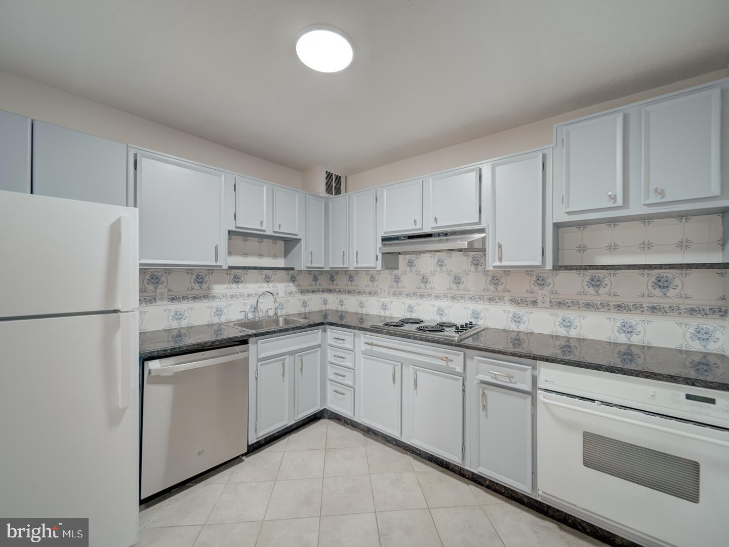 8370 GREENSBORO DR #702, MCLEAN, Virginia 22102, 1 Bedroom Bedrooms, ,1 BathroomBathrooms,Residential,For sale,8370 GREENSBORO DR #702,VAFX2238446 MLS # VAFX2238446