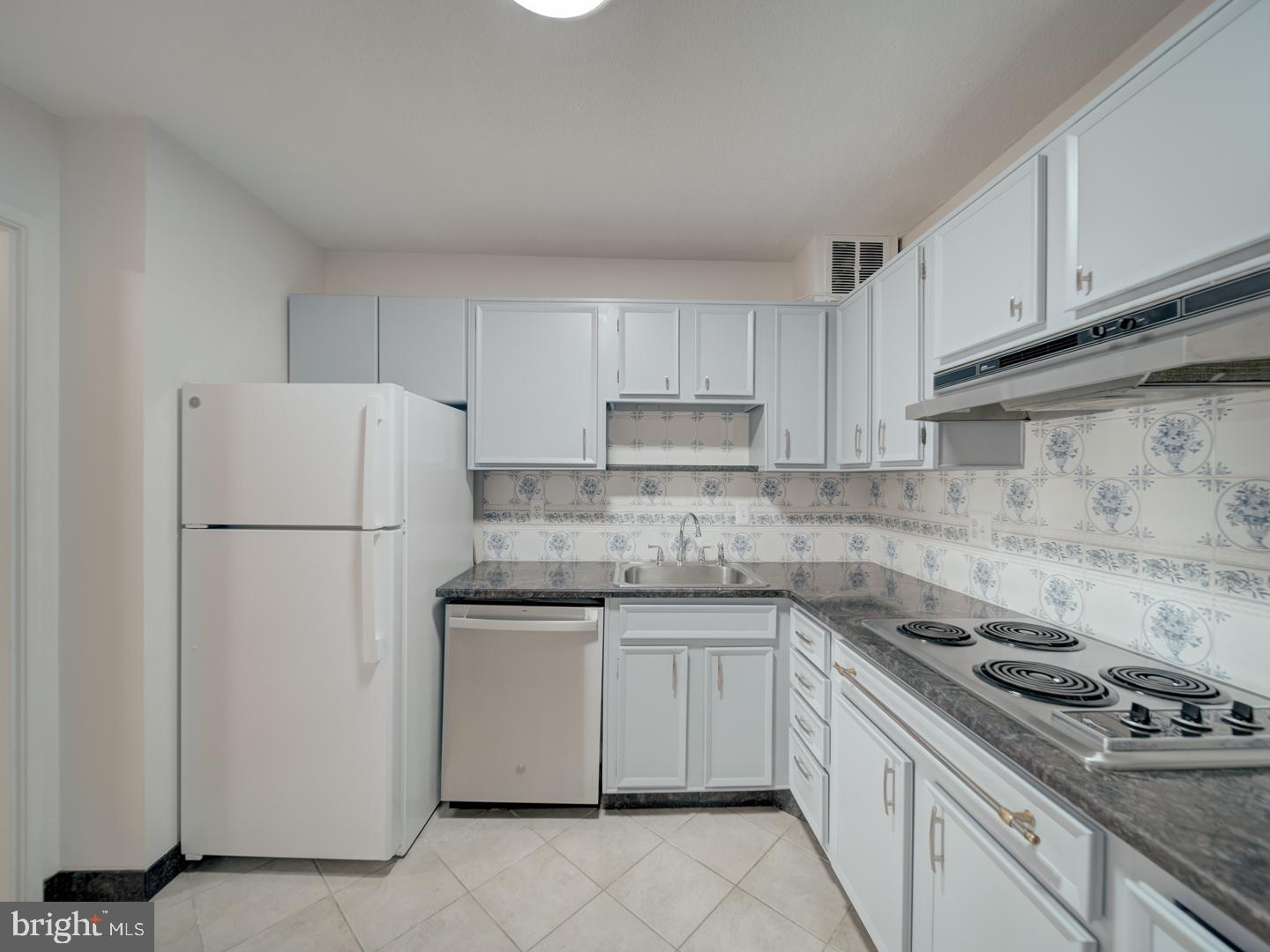 8370 GREENSBORO DR #702, MCLEAN, Virginia 22102, 1 Bedroom Bedrooms, ,1 BathroomBathrooms,Residential,For sale,8370 GREENSBORO DR #702,VAFX2238446 MLS # VAFX2238446