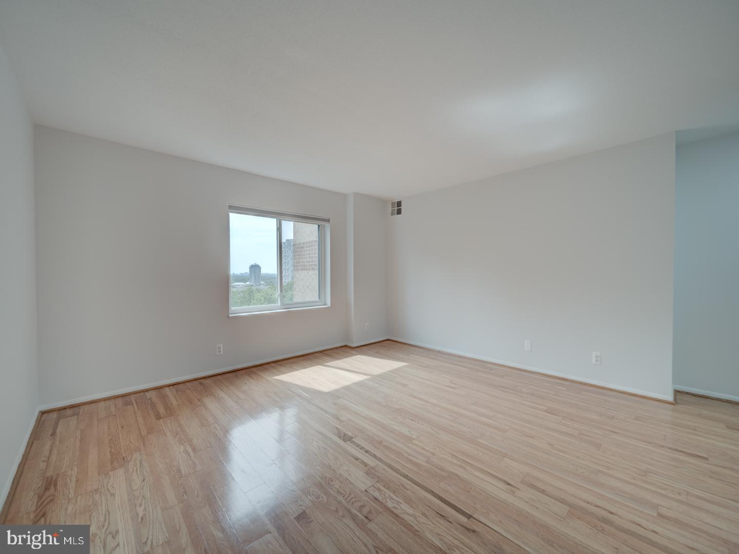 8370 GREENSBORO DR #702, MCLEAN, Virginia 22102, 1 Bedroom Bedrooms, ,1 BathroomBathrooms,Residential,For sale,8370 GREENSBORO DR #702,VAFX2238446 MLS # VAFX2238446