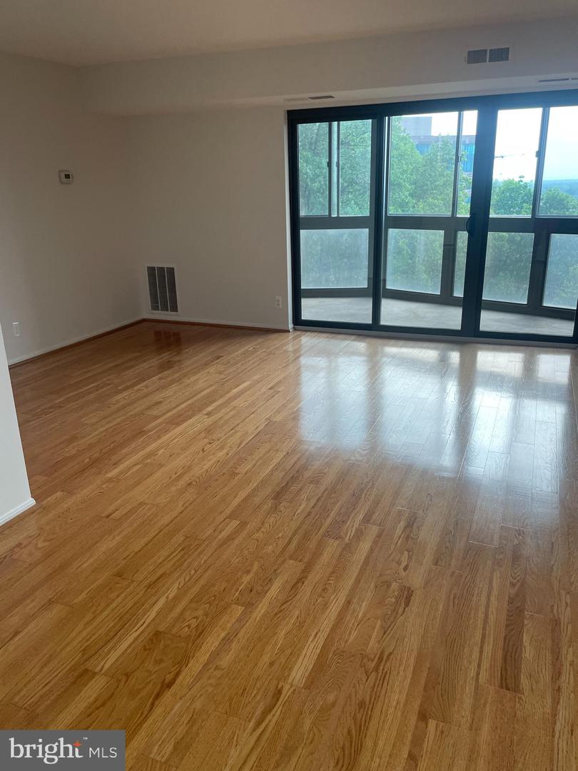 8370 GREENSBORO DR #702, MCLEAN, Virginia 22102, 1 Bedroom Bedrooms, ,1 BathroomBathrooms,Residential,For sale,8370 GREENSBORO DR #702,VAFX2238446 MLS # VAFX2238446