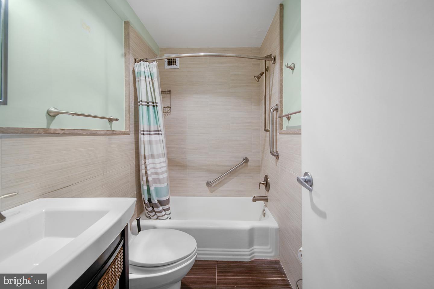 6641 WAKEFIELD DR #405, ALEXANDRIA, Virginia 22307, 1 Bedroom Bedrooms, ,1 BathroomBathrooms,Residential,For sale,6641 WAKEFIELD DR #405,VAFX2238502 MLS # VAFX2238502