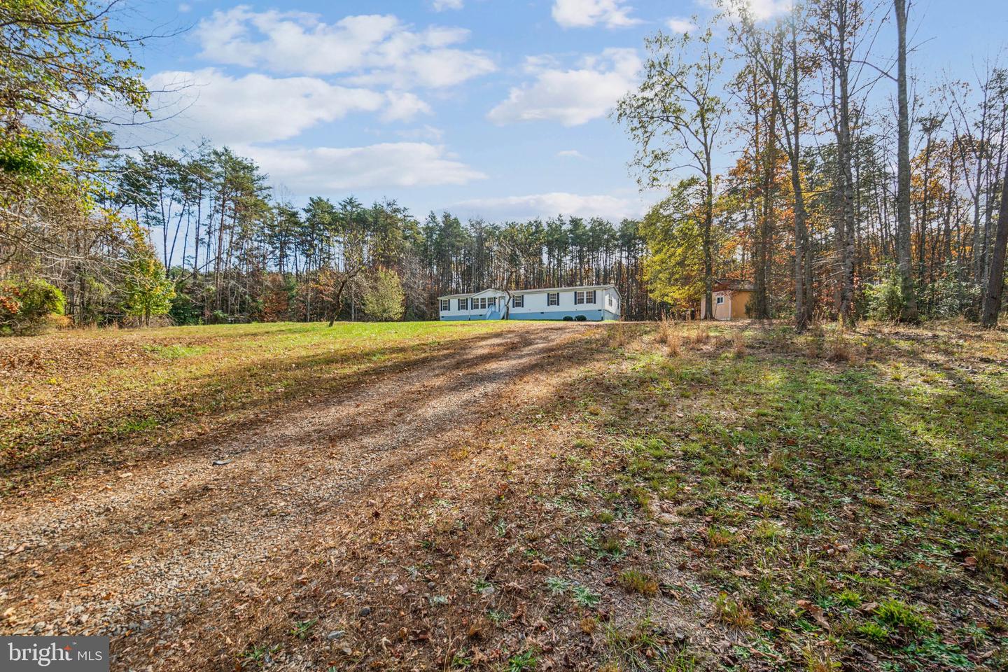 7211 LAKEWOOD LN, SPOTSYLVANIA, Virginia 22551, 4 Bedrooms Bedrooms, ,2 BathroomsBathrooms,Residential,For sale,7211 LAKEWOOD LN,VASP2032802 MLS # VASP2032802