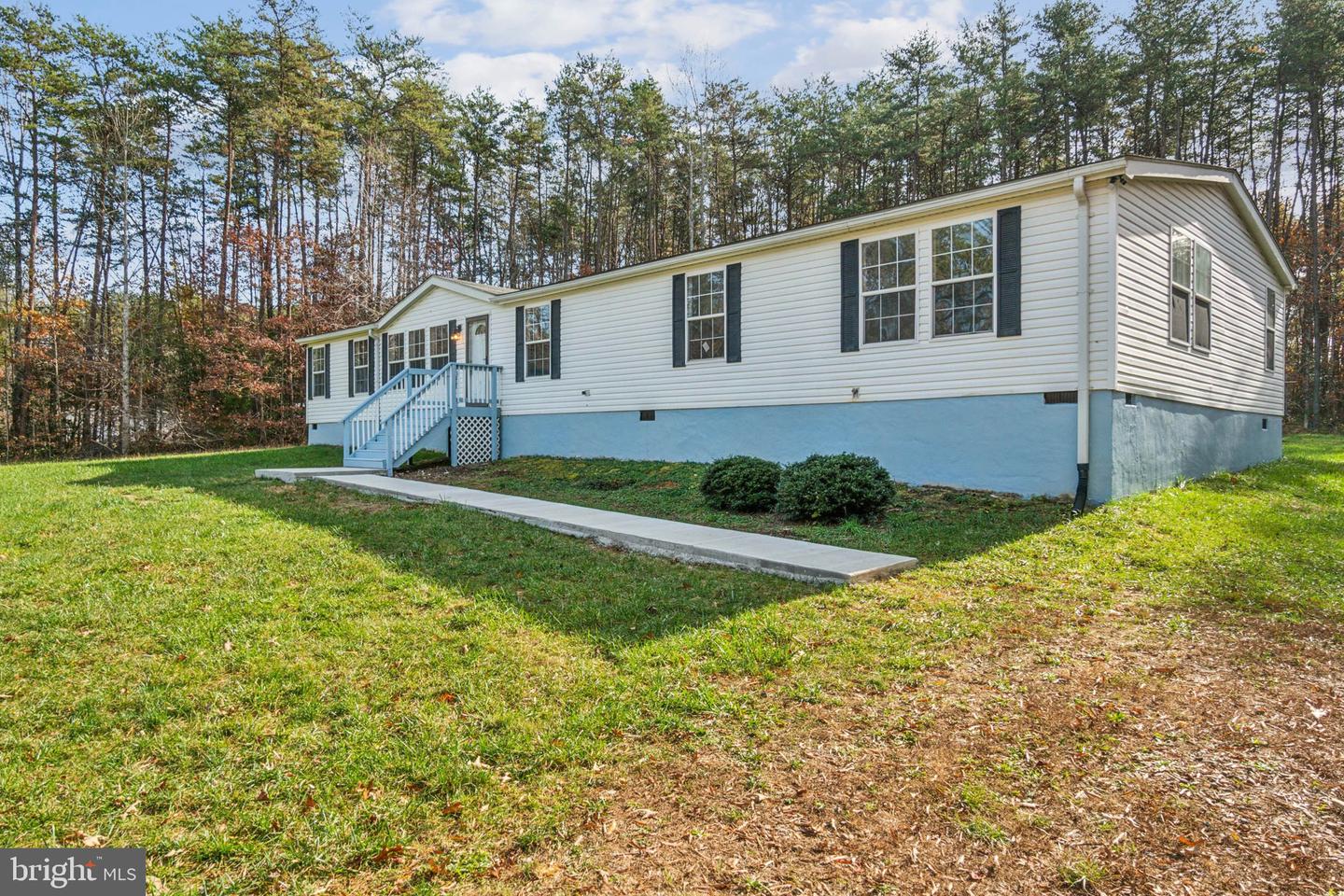 7211 LAKEWOOD LN, SPOTSYLVANIA, Virginia 22551, 4 Bedrooms Bedrooms, ,2 BathroomsBathrooms,Residential,For sale,7211 LAKEWOOD LN,VASP2032802 MLS # VASP2032802