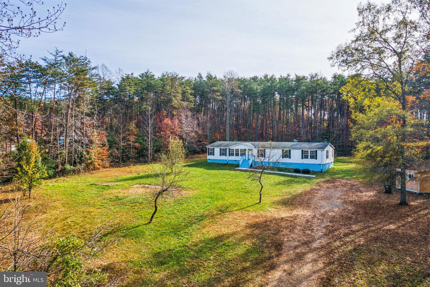 7211 LAKEWOOD LN, SPOTSYLVANIA, Virginia 22551, 4 Bedrooms Bedrooms, ,2 BathroomsBathrooms,Residential,For sale,7211 LAKEWOOD LN,VASP2032802 MLS # VASP2032802