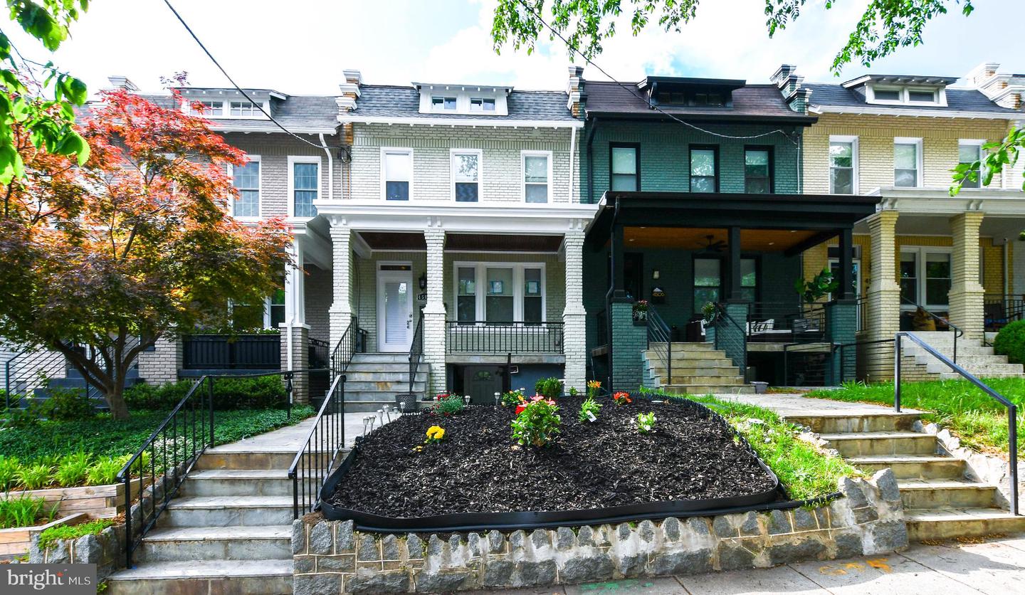 4504 NEW HAMPSHIRE AVE NW, WASHINGTON, District Of Columbia 20011, 4 Bedrooms Bedrooms, ,3 BathroomsBathrooms,Residential,For sale,4504 NEW HAMPSHIRE AVE NW,DCDC2198888 MLS # DCDC2198888