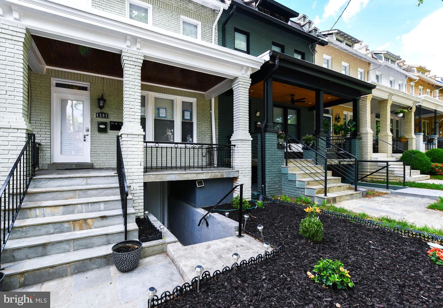 4504 NEW HAMPSHIRE AVE NW, WASHINGTON, District Of Columbia 20011, 4 Bedrooms Bedrooms, ,3 BathroomsBathrooms,Residential,For sale,4504 NEW HAMPSHIRE AVE NW,DCDC2198888 MLS # DCDC2198888