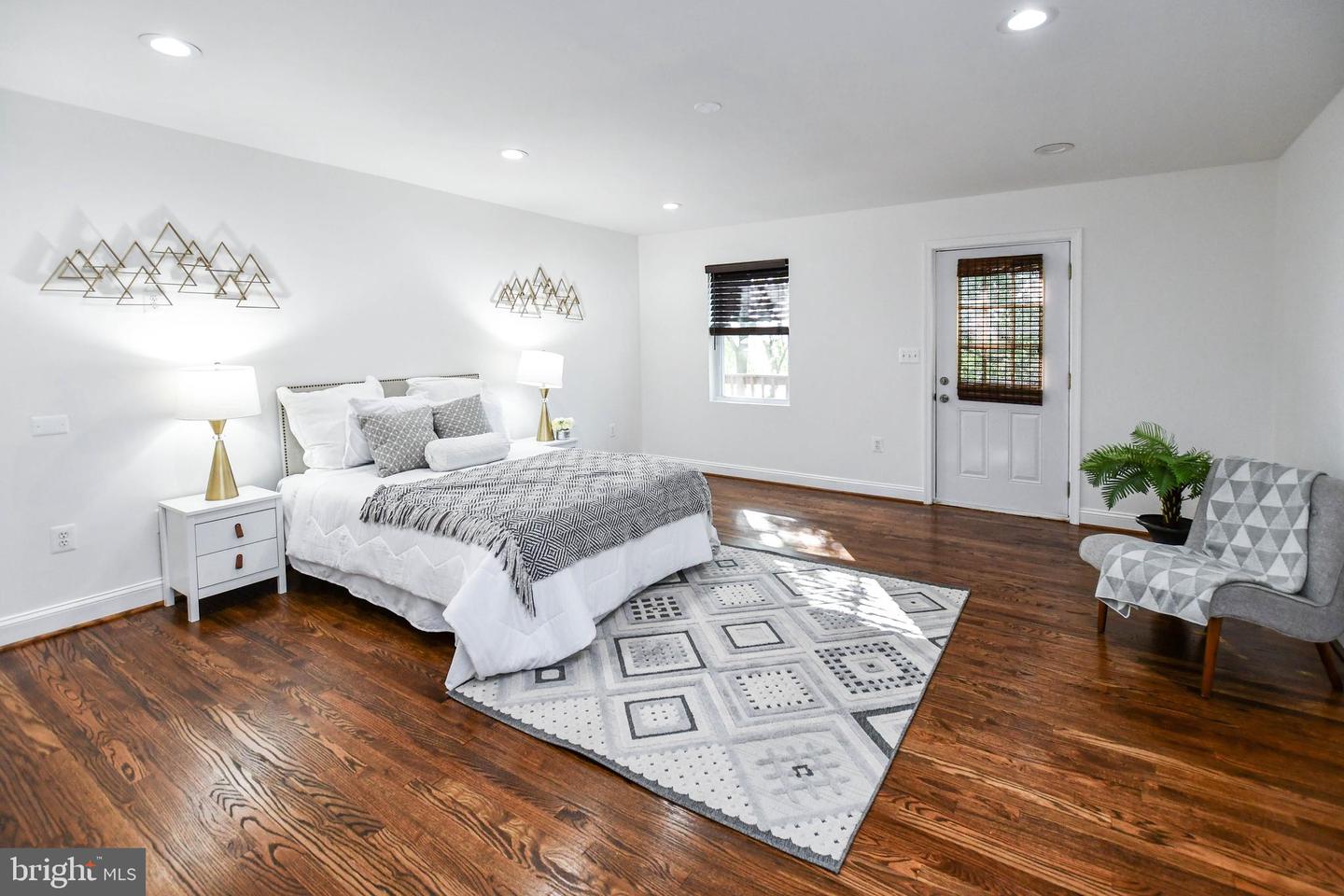 4504 NEW HAMPSHIRE AVE NW, WASHINGTON, District Of Columbia 20011, 4 Bedrooms Bedrooms, ,3 BathroomsBathrooms,Residential,For sale,4504 NEW HAMPSHIRE AVE NW,DCDC2198888 MLS # DCDC2198888