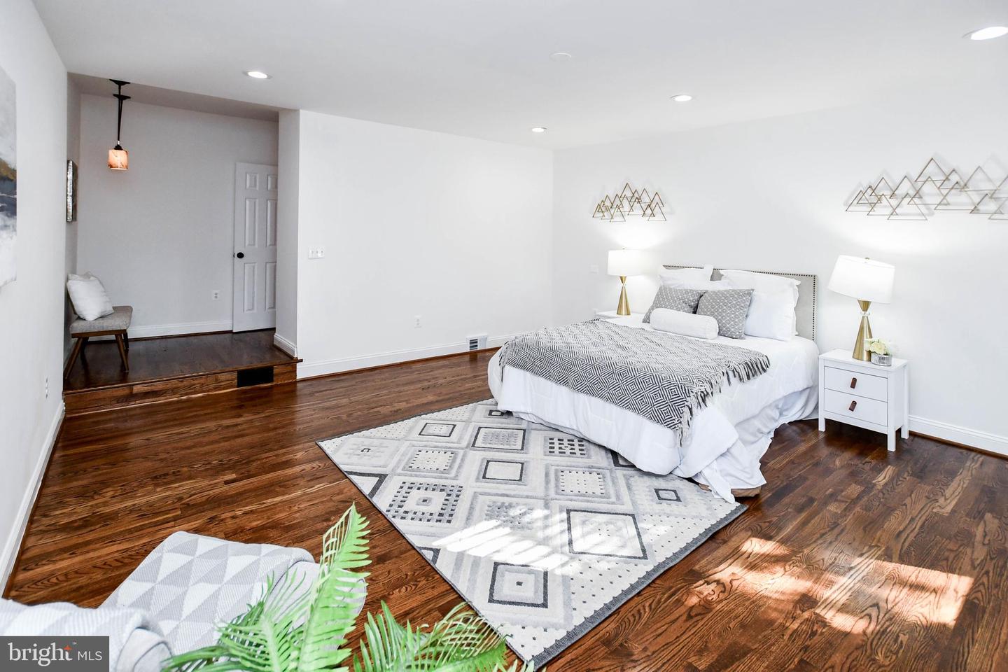 4504 NEW HAMPSHIRE AVE NW, WASHINGTON, District Of Columbia 20011, 4 Bedrooms Bedrooms, ,3 BathroomsBathrooms,Residential,For sale,4504 NEW HAMPSHIRE AVE NW,DCDC2198888 MLS # DCDC2198888