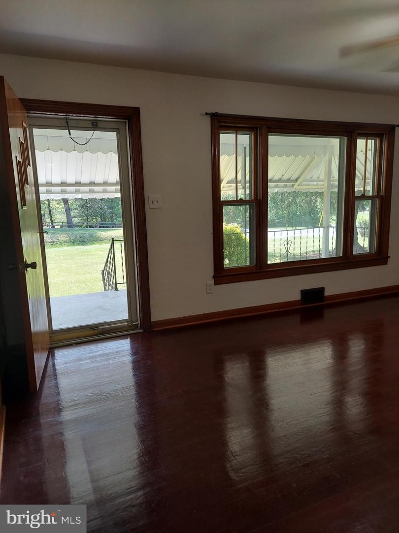 1872 STRASBURG RD, FRONT ROYAL, Virginia 22630, 3 Bedrooms Bedrooms, ,1 BathroomBathrooms,Residential,For sale,1872 STRASBURG RD,VAWR2011056 MLS # VAWR2011056