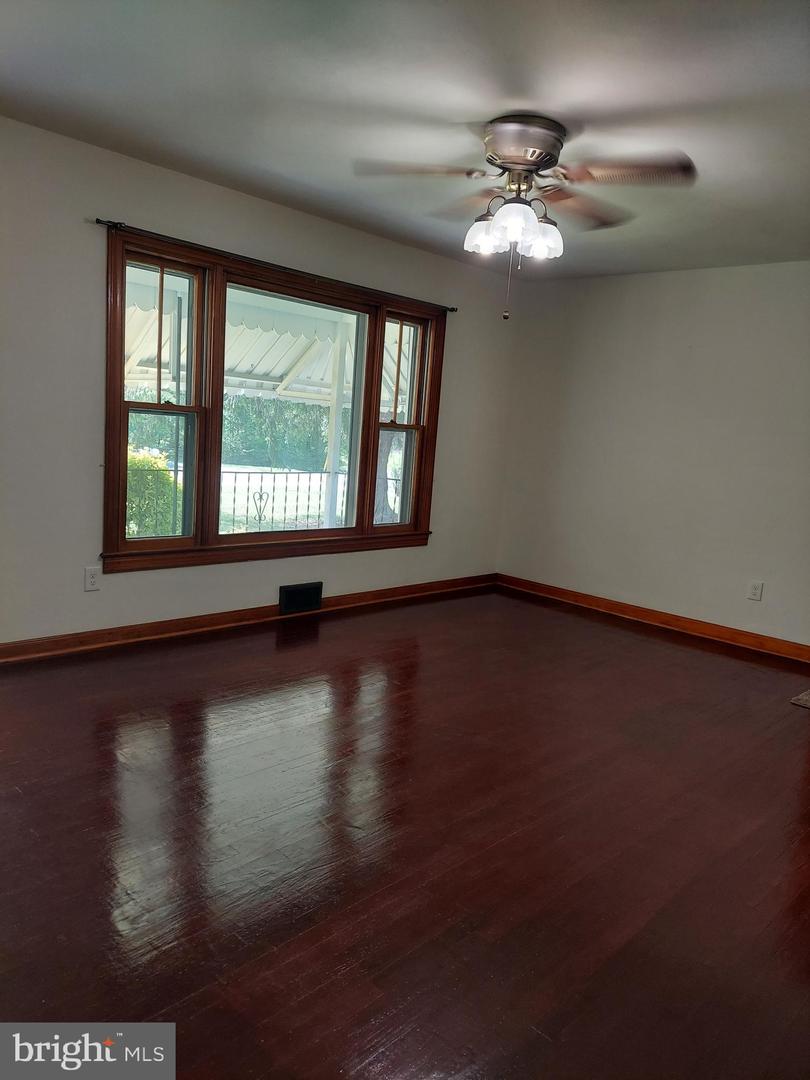 1872 STRASBURG RD, FRONT ROYAL, Virginia 22630, 3 Bedrooms Bedrooms, ,1 BathroomBathrooms,Residential,For sale,1872 STRASBURG RD,VAWR2011056 MLS # VAWR2011056